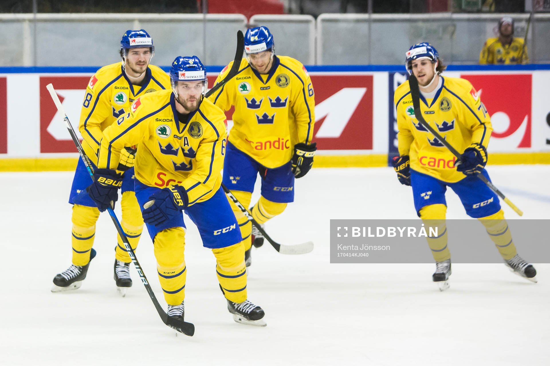 Sveriges Oscar Fantenberg jublar med Dennis Everberg och