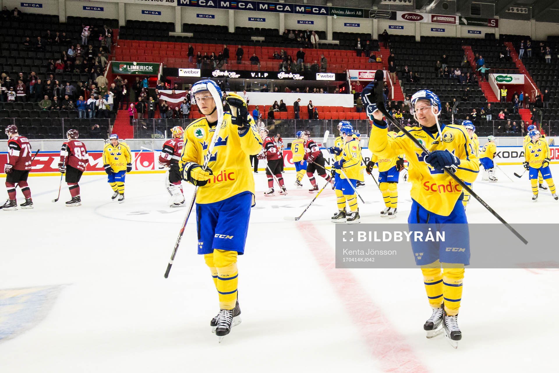 Sveriges Johan Ryno och Pär Lindholm med lagkamrater