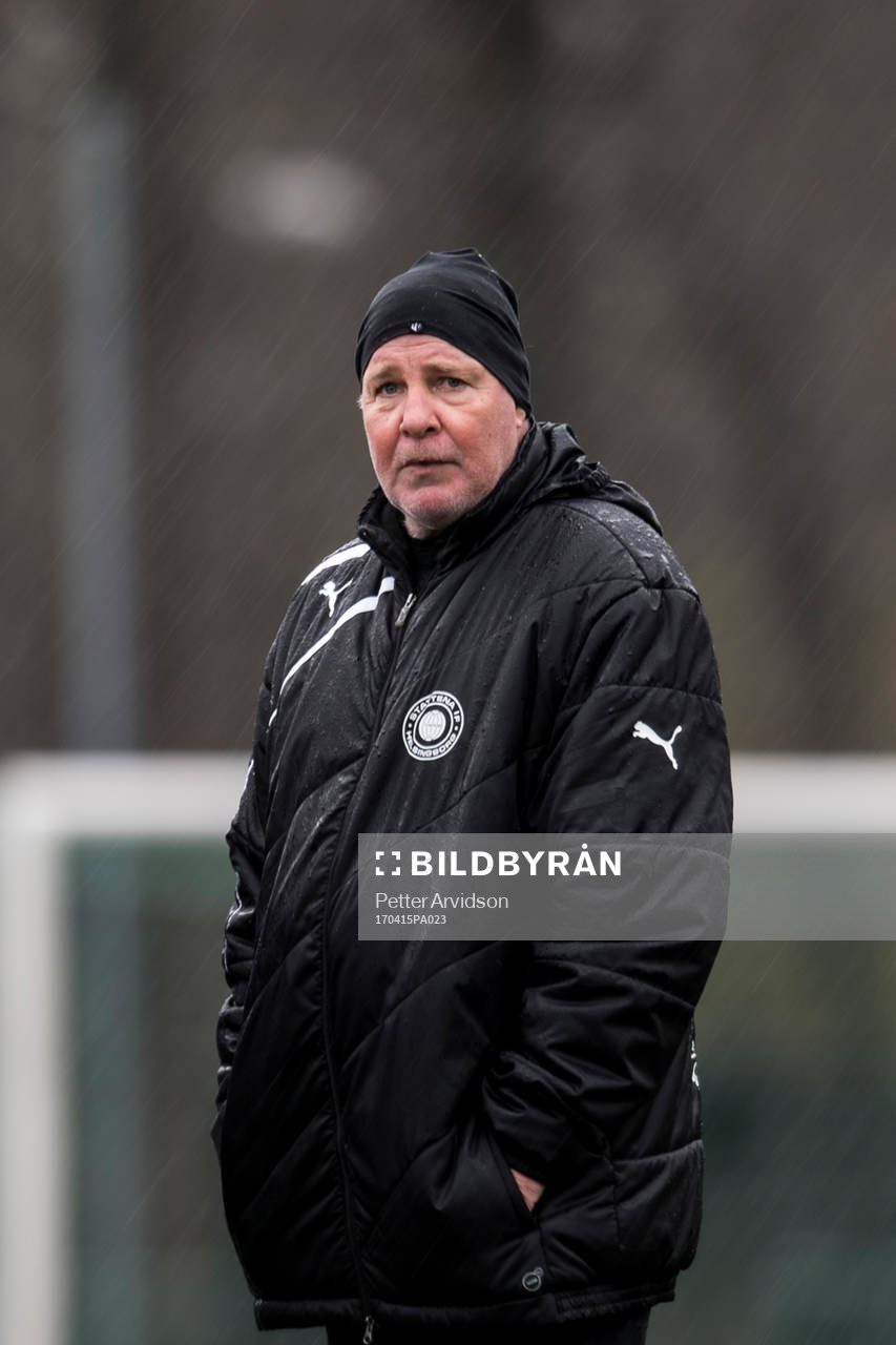 Stattenas tränare Conny Karlsson deppar