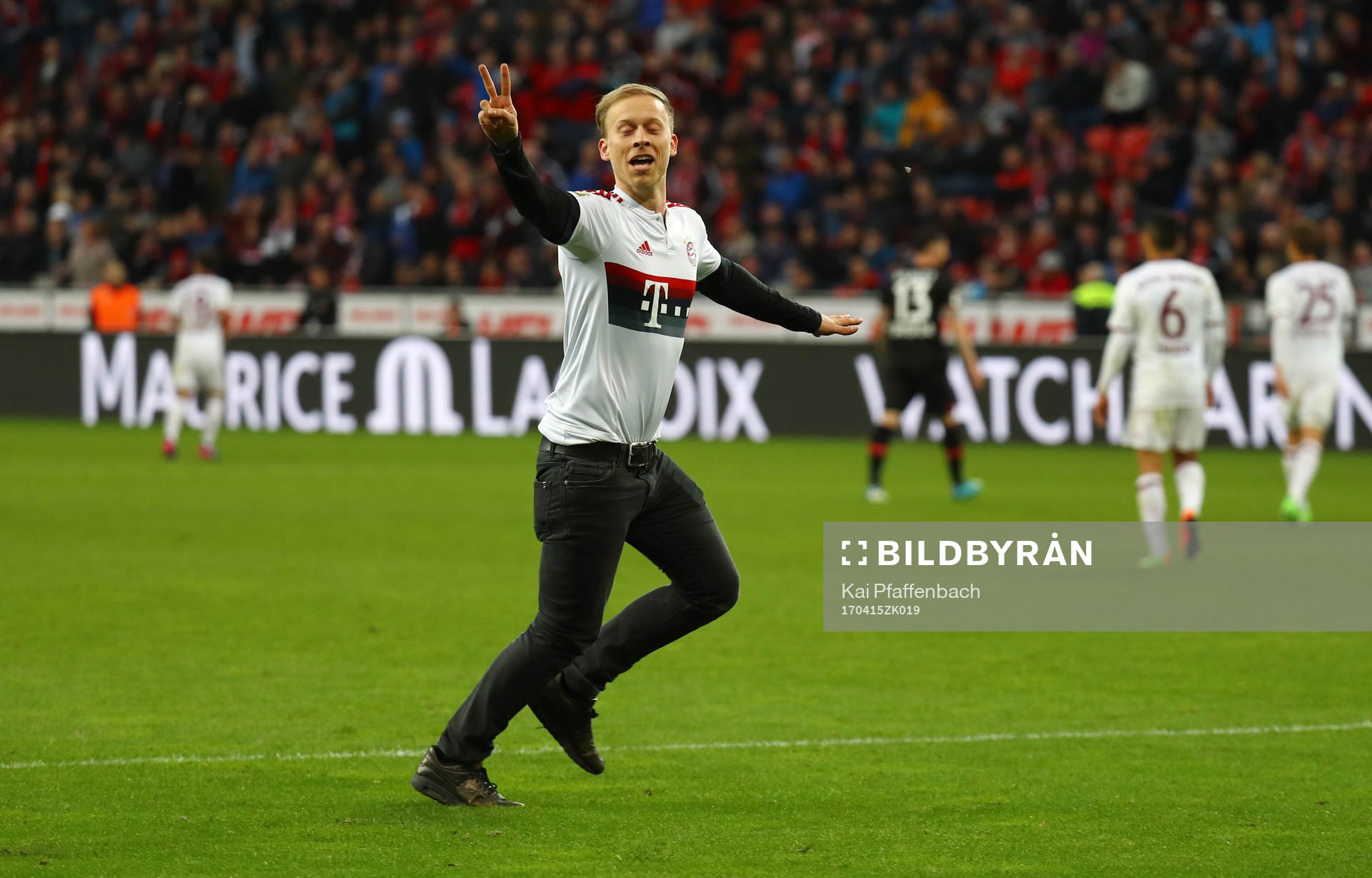  Soccer Football - Bayer Leverkusen vs Bayern Munich - Bundesliga - BayArena, Leverkusen, Germany - 15/4/17 A Bayern Munich fan invades the pitch Reuters / Kai Pfaffenbach Livepic DFL RULES TO LIMIT THE ONLINE USAGE DURING MATCH TIME TO 15 PICTURES PER GAME. IMAGE SEQUENCES TO SIMULATE VIDEO IS NOT ALLOWED AT ANY TIME. FOR FURTHER QUERIES PLEASE CONTACT DFL DIRECTLY AT + 49 69 650050