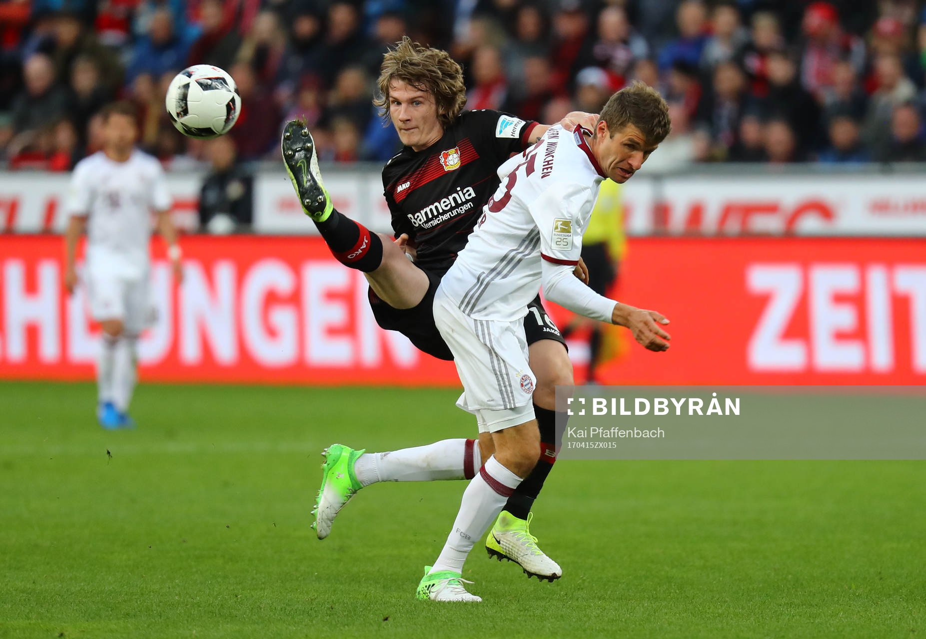 Soccer Football - Bayer Leverkusen vs Bayern Munich - Bundesliga - BayArena, Leverkusen, Germany - 15/4/17 Bayer Leverkusen's Tin Jedvaj in action with Bayern Munich's Thomas Muller Reuters / Kai Pfaffenbach Livepic DFL RULES TO LIMIT THE ONLINE USAGE DURING MATCH TIME TO 15 PICTURES PER GAME. IMAGE SEQUENCES TO SIMULATE VIDEO IS NOT ALLOWED AT ANY TIME. FOR FURTHER QUERIES PLEASE CONTACT DFL DIRECTLY AT + 49 69 650050