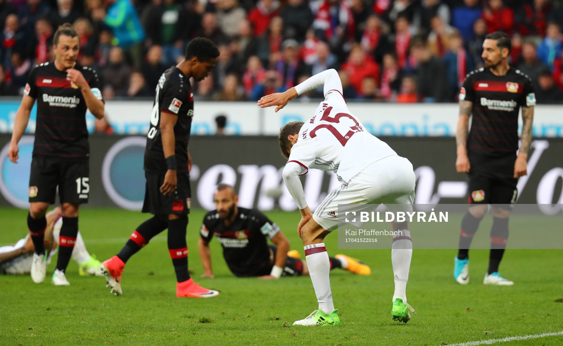 Soccer Football - Bayer Leverkusen vs Bayern Munich - Bundesliga - BayArena, Leverkusen, Germany - 15/4/17 Bayern Munich's Thomas Muller reacts after missing a chance to score Reuters / Kai Pfaffenbach Livepic DFL RULES TO LIMIT THE ONLINE USAGE DURING MATCH TIME TO 15 PICTURES PER GAME. IMAGE SEQUENCES TO SIMULATE VIDEO IS NOT ALLOWED AT ANY TIME. FOR FURTHER QUERIES PLEASE CONTACT DFL DIRECTLY AT + 49 69 650050