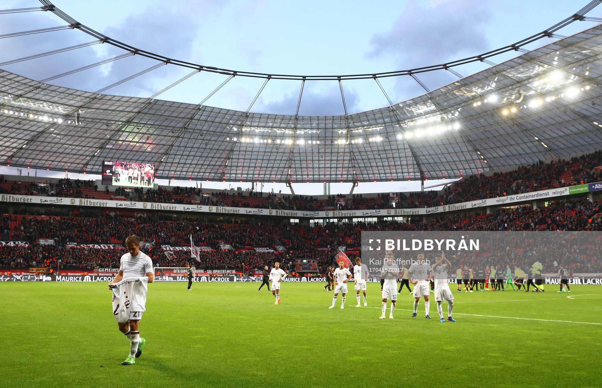 Soccer Football - Bayer Leverkusen vs Bayern Munich - Bundesliga - BayArena, Leverkusen, Germany - 15/4/17 Bayern Munich players walk off the pitch after the match Reuters / Kai Pfaffenbach Livepic DFL RULES TO LIMIT THE ONLINE USAGE DURING MATCH TIME TO 15 PICTURES PER GAME. IMAGE SEQUENCES TO SIMULATE VIDEO IS NOT ALLOWED AT ANY TIME. FOR FURTHER QUERIES PLEASE CONTACT DFL DIRECTLY AT + 49 69 650050