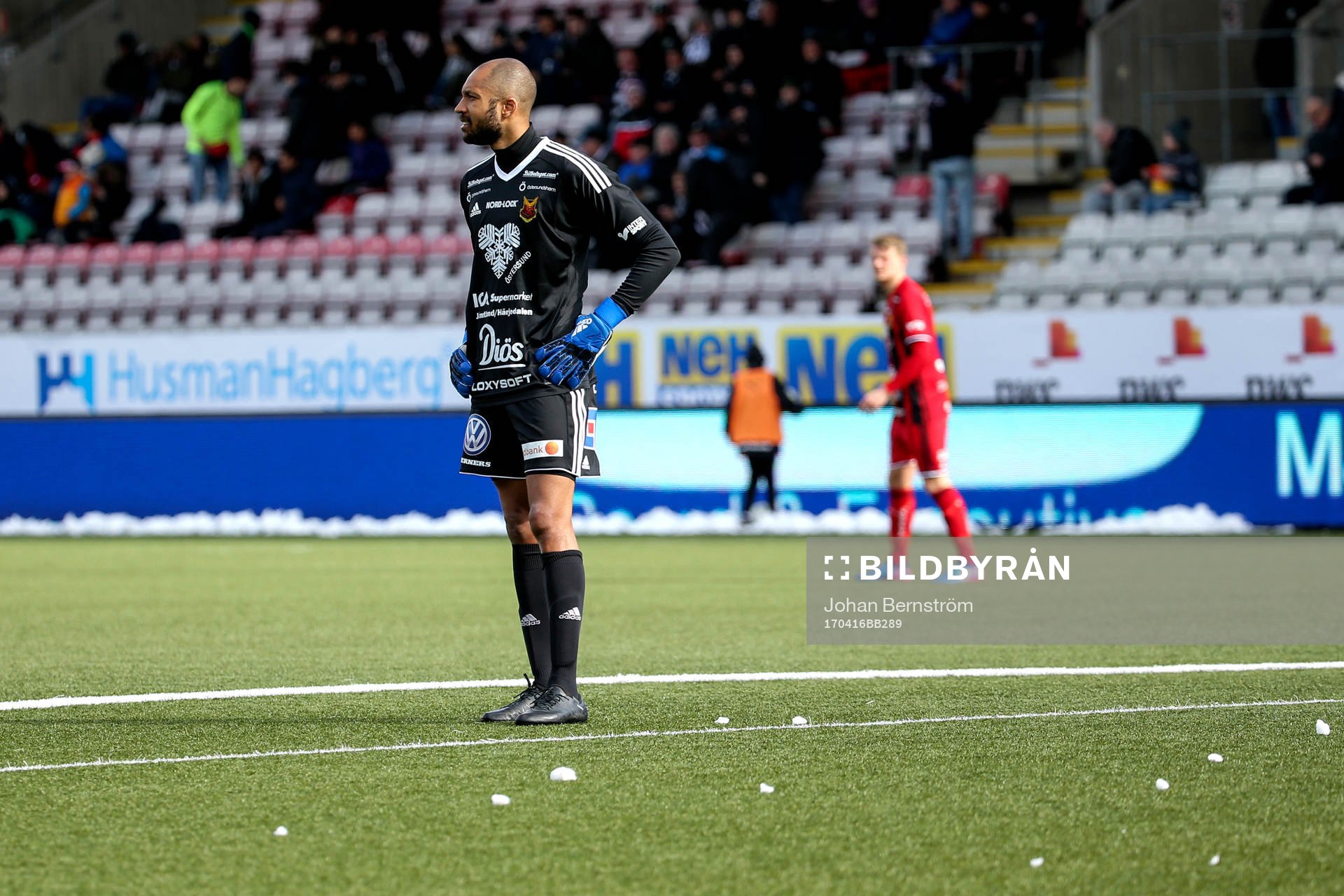 Örebros supportrar kastade snöbollar på Östersunds
