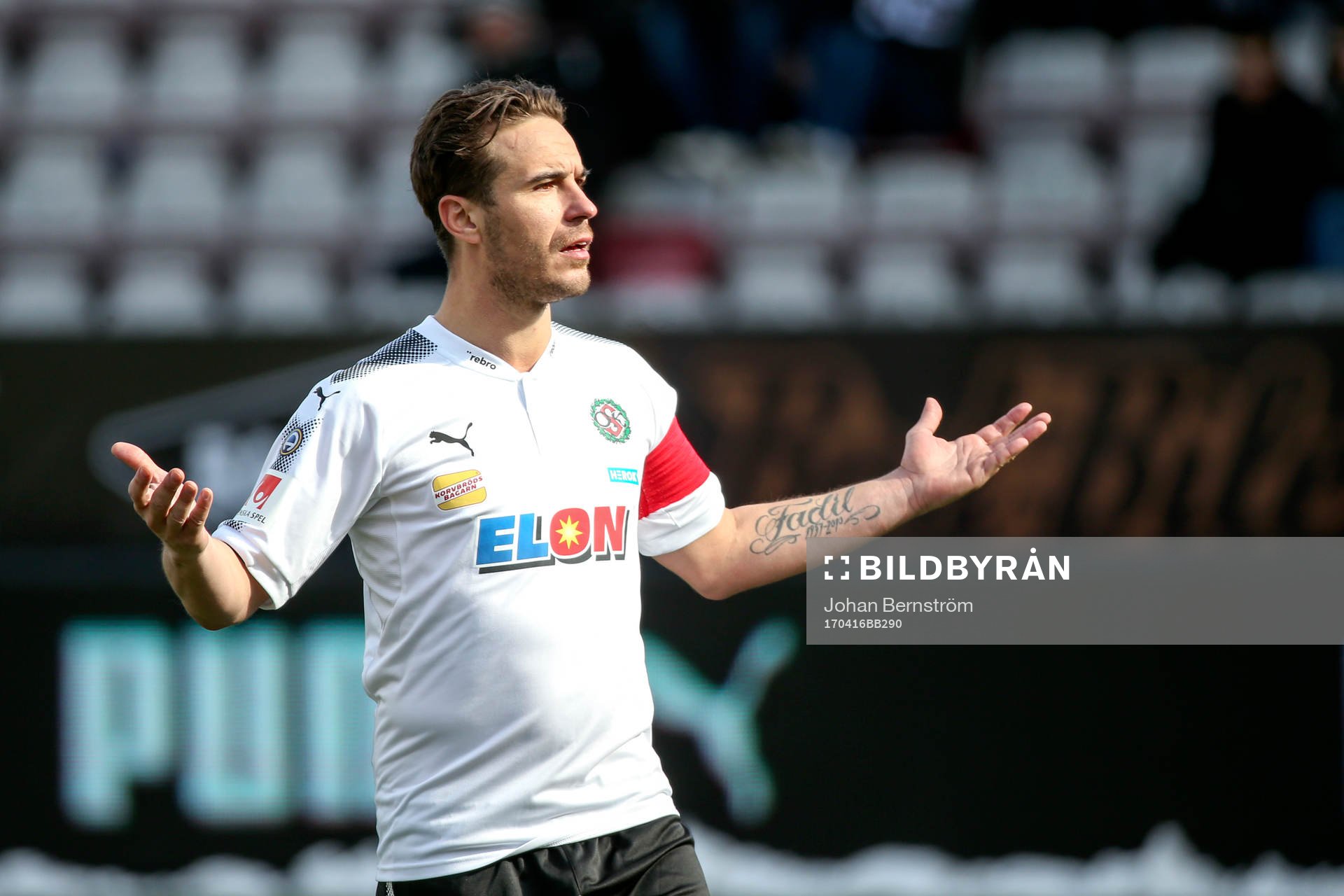 Örebros Nordin Gerzic skäller på de egna supportrarna