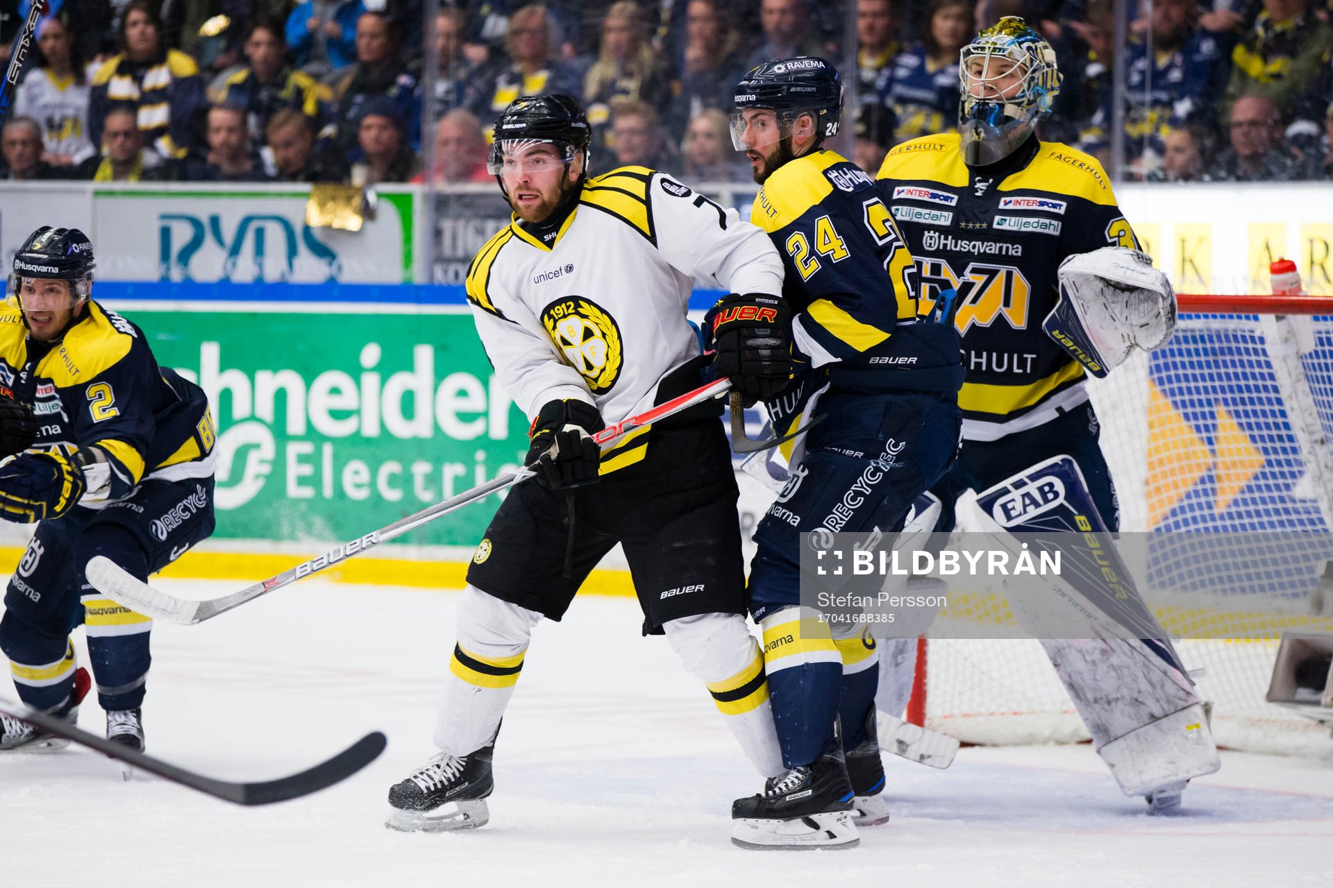 s Erik Christensen framför målvakt Linus Söderström