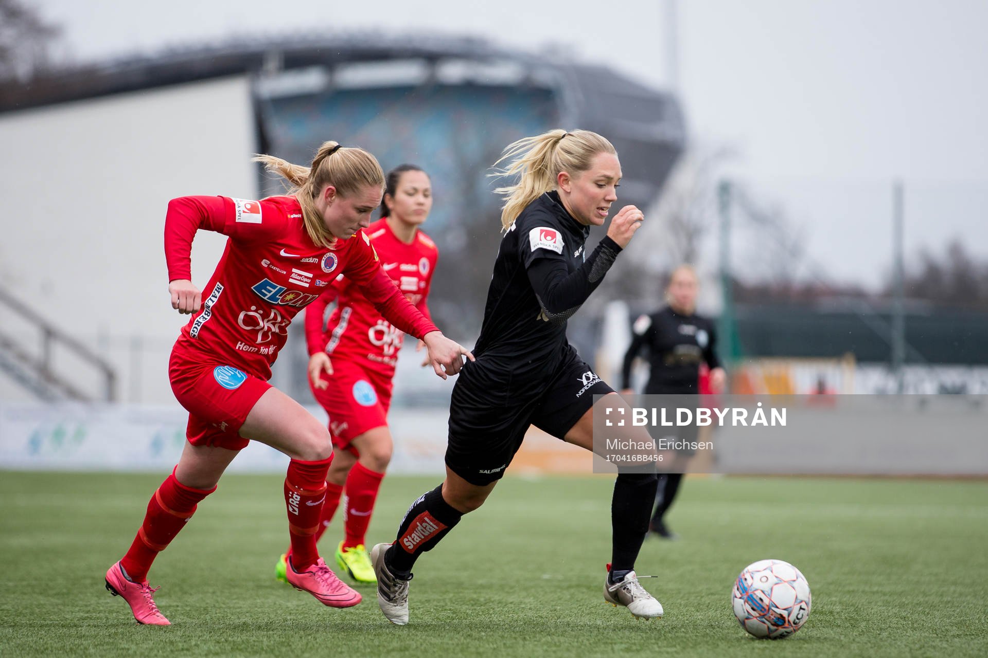 Göteborgs Elin Rubensson under fotbollsmatchen i Damallsvenskan mellan Kopparbergs/Göteborg FC och Örebro den 16 april 2017 i Göteborg.