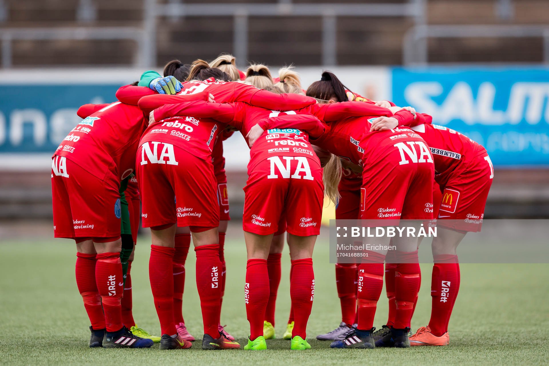 Örebro samlade innan avspark i  fotbollsmatchen i