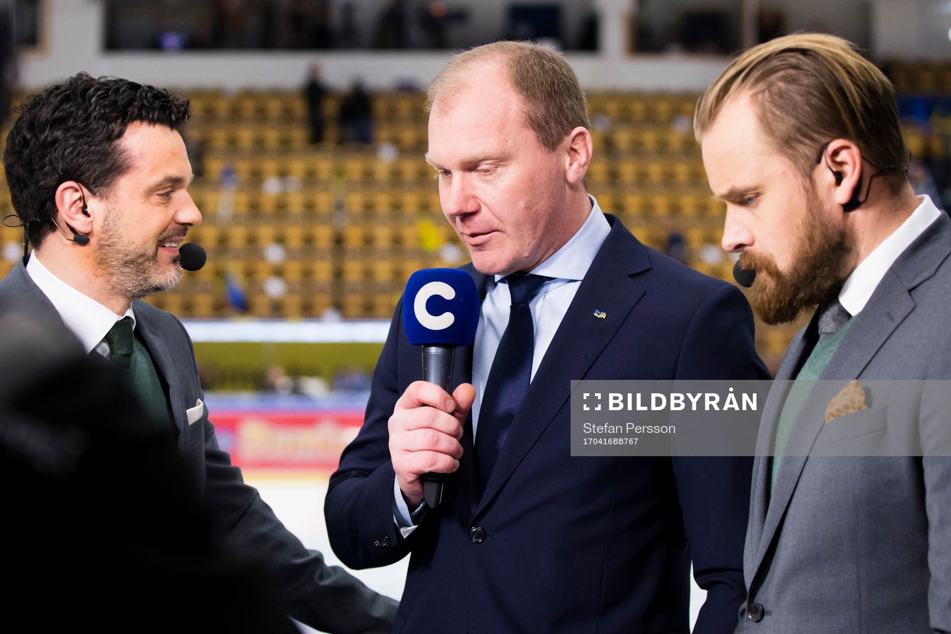 Cmores Tommy Åström och Sanny Lindström (h) intervjuar