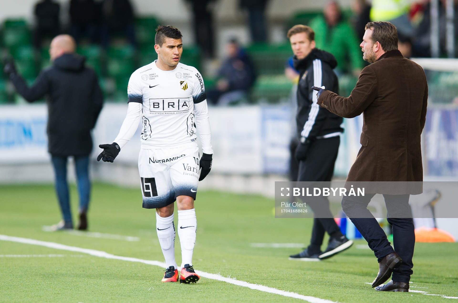 Häckens Paulinho diskuterar med tränare Mikael Stahre