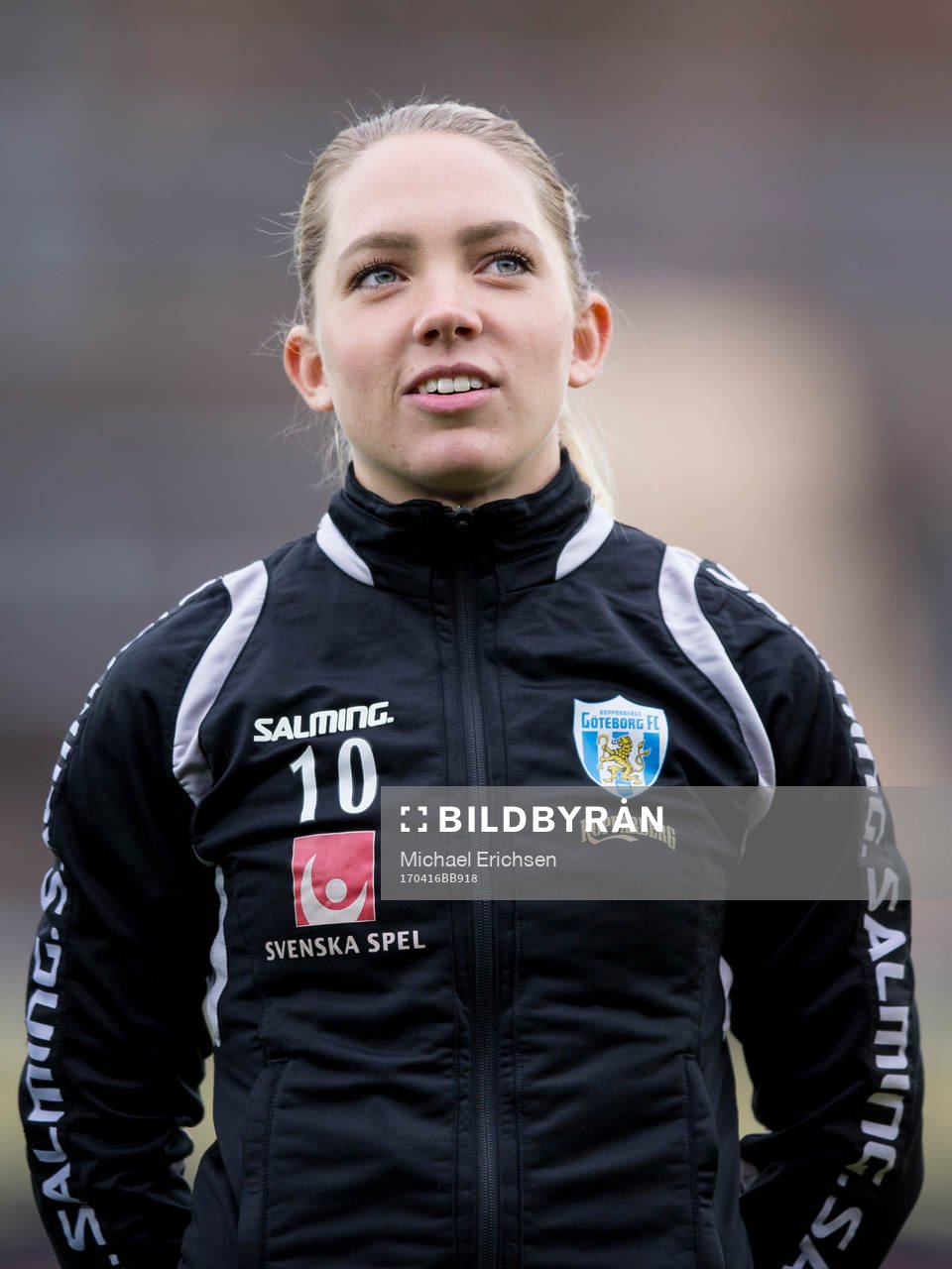 Göteborgs Elin Rubensson på line up innan fotbollsmatchen