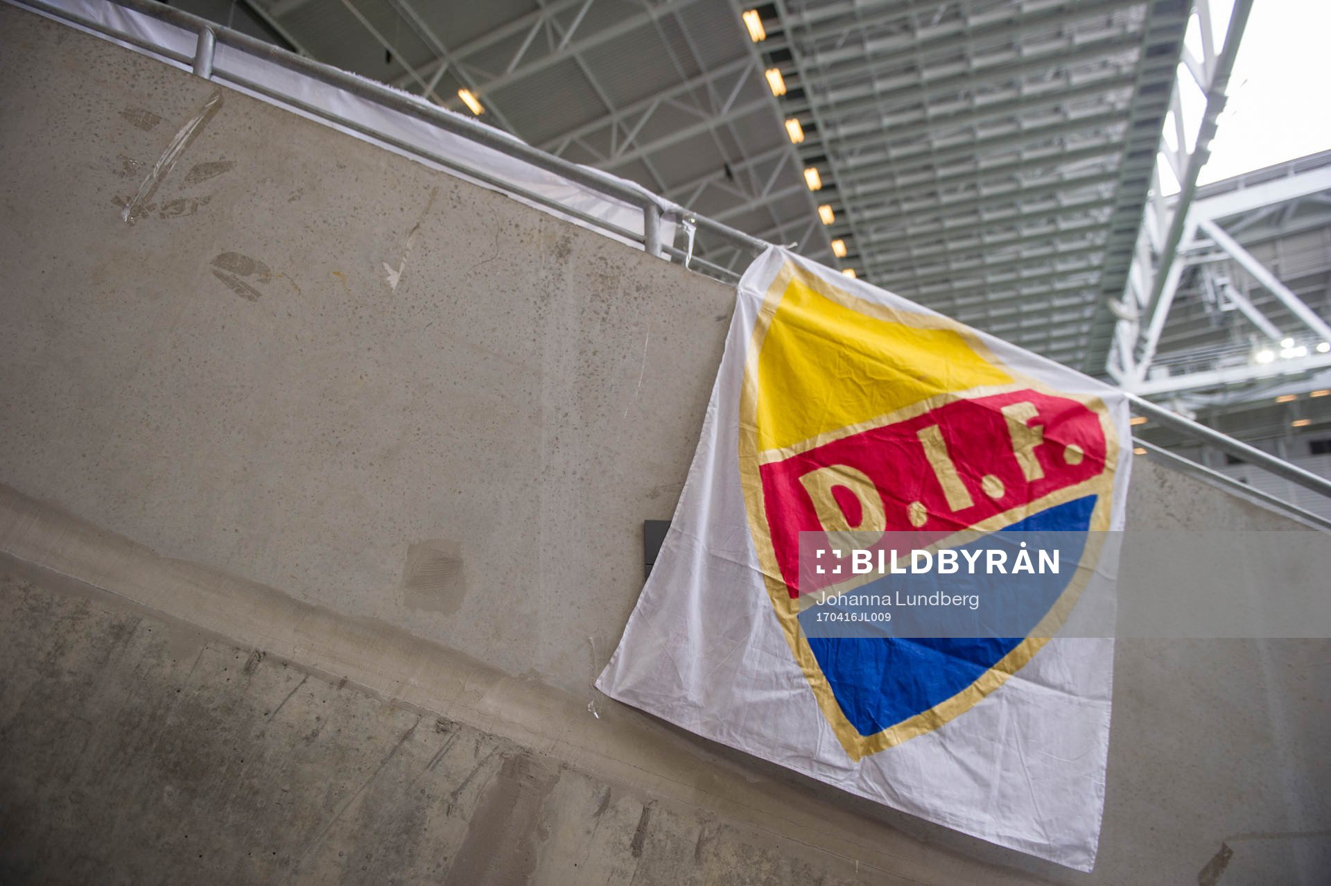 En flagga med Djurgårdens emblem