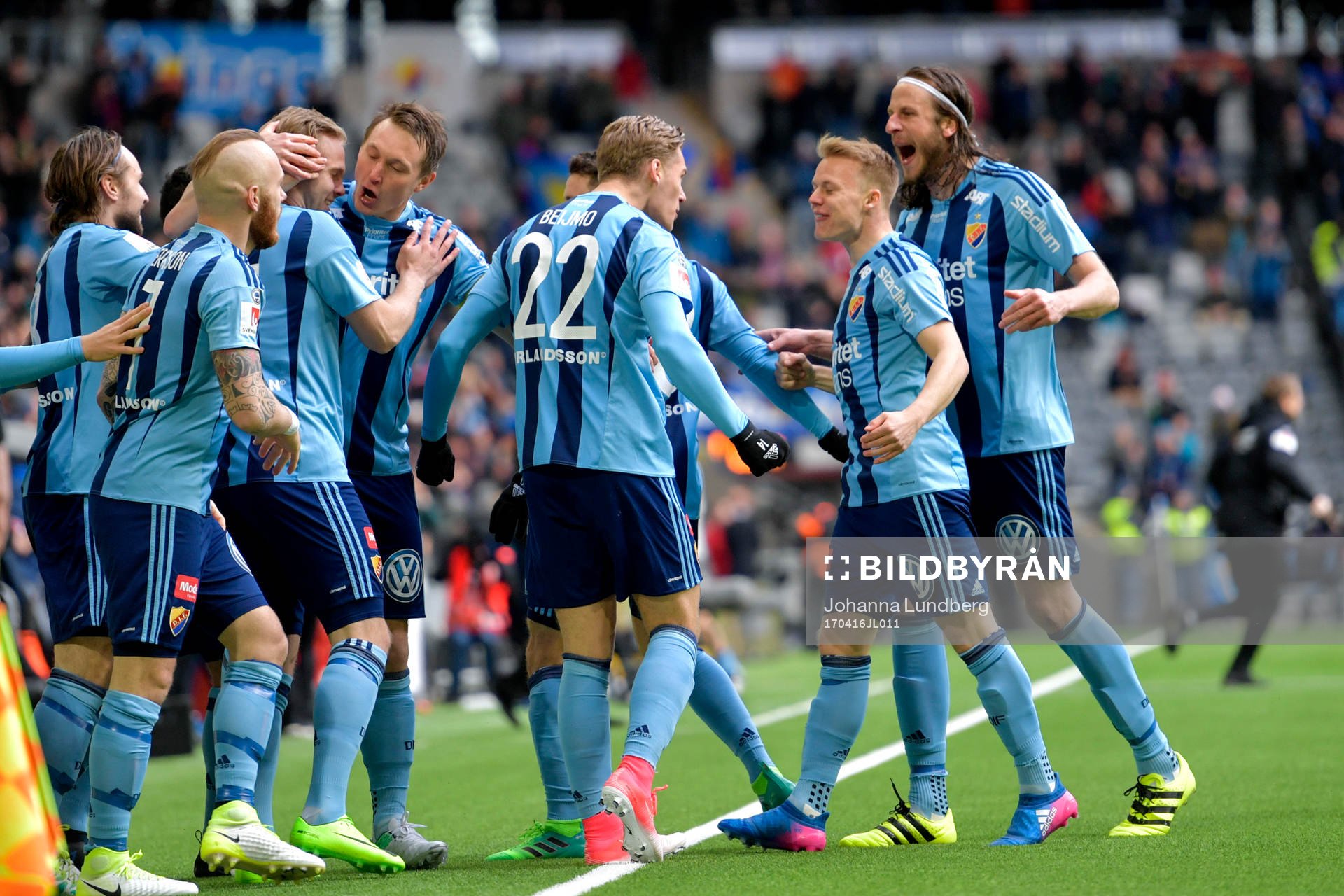 Djurgårdens Gustav Engvall jublar med lagkamrater