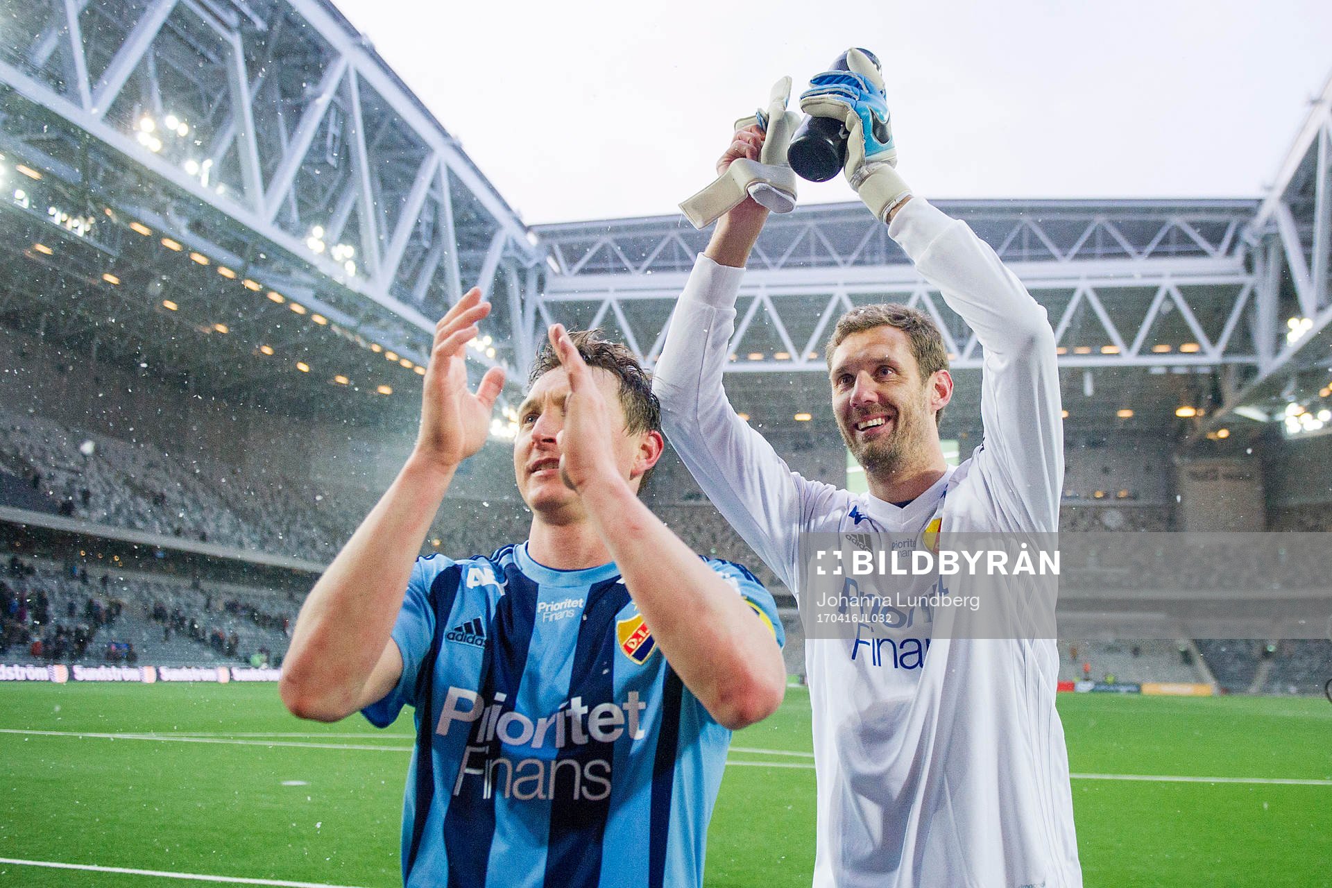Djurgårdens Kim Källström och målvakt Andreas Isaksson