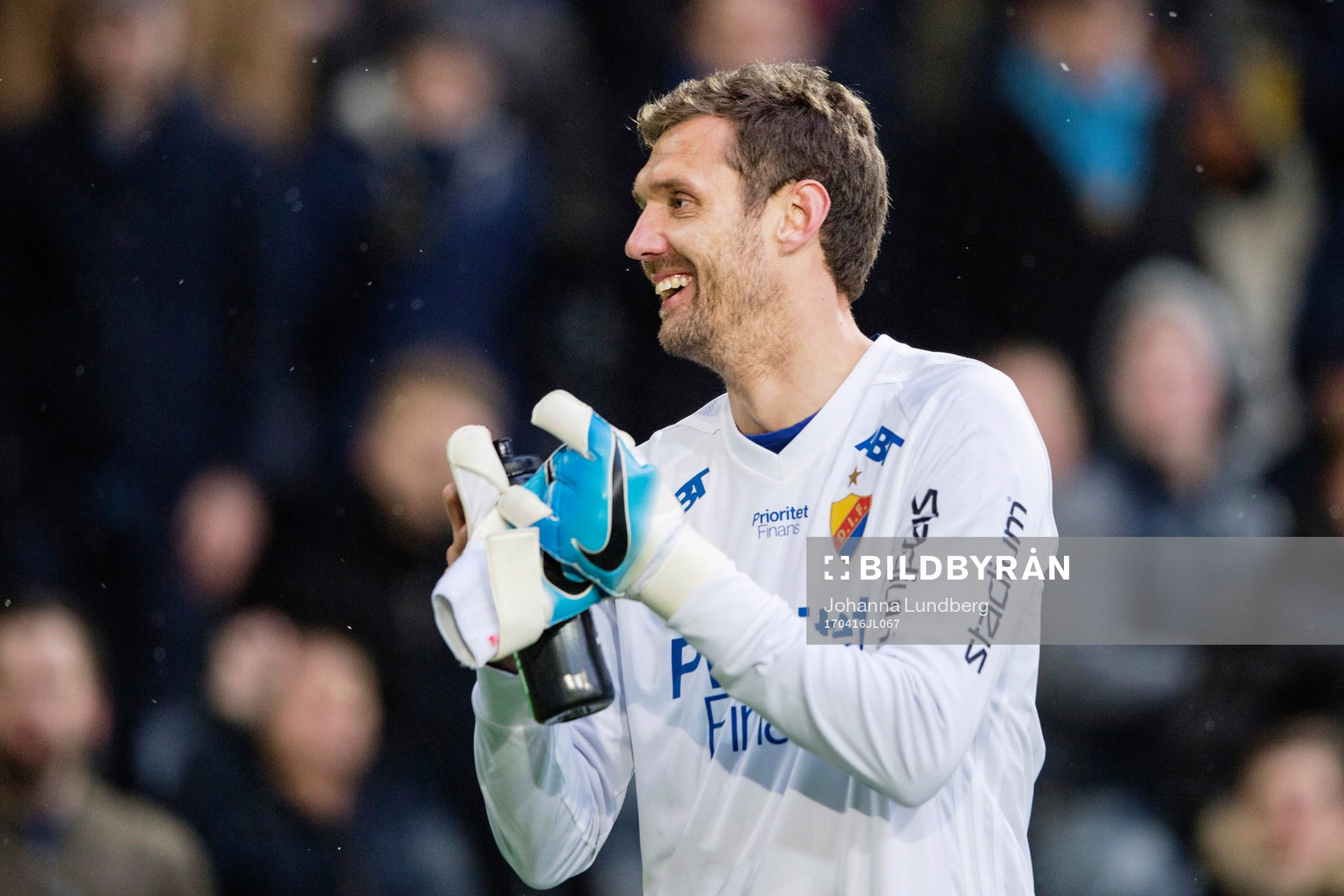 Djurgårdens målvakt Andreas Isaksson jublar efter fotbollsmatchen i Allsvenskan mellan Djurgården och Elfsborg den 16 april 2017 i Stockholm.