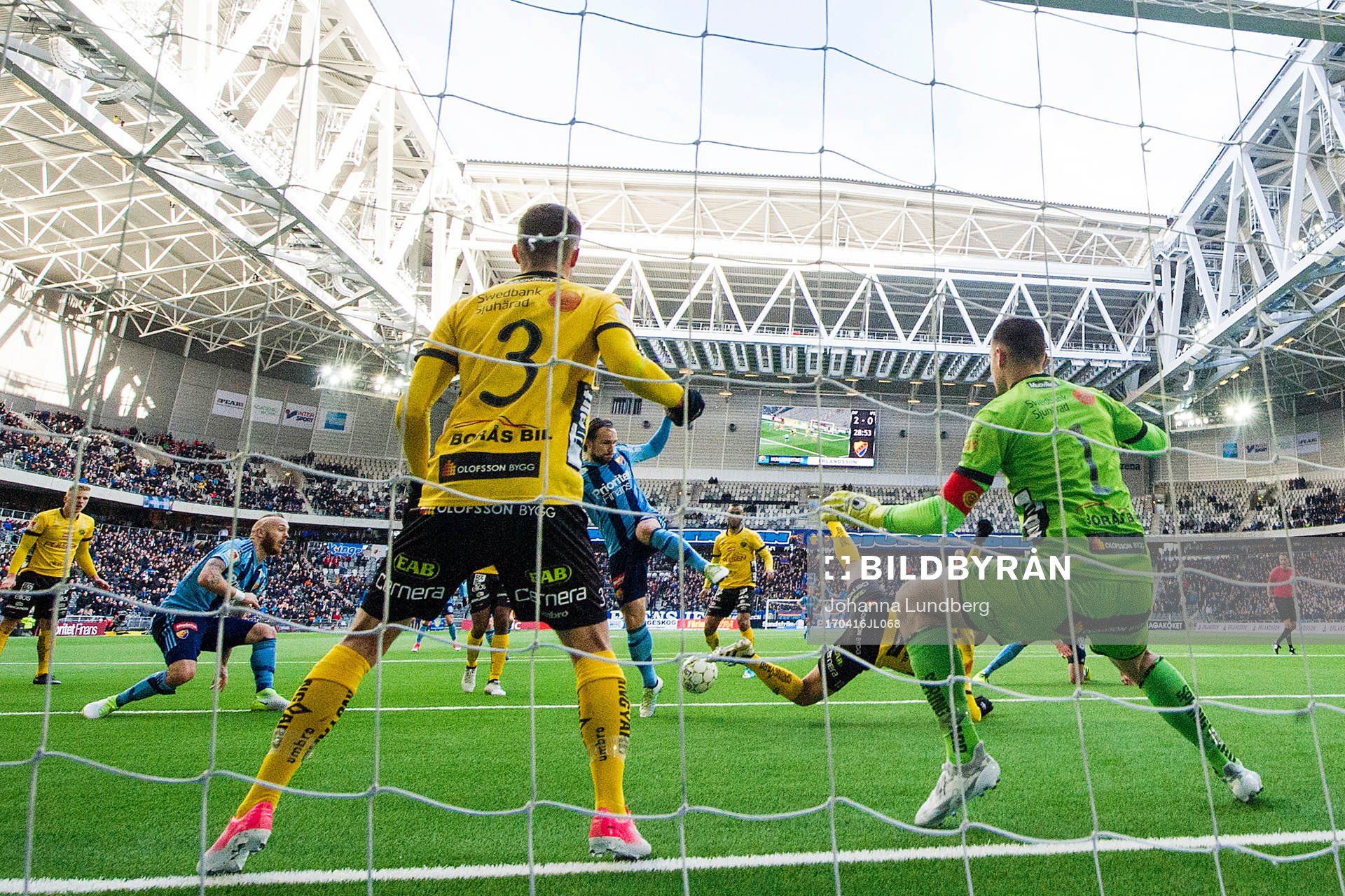 Djurgårdens Kevin Walker med en chans framför Elfsborgs