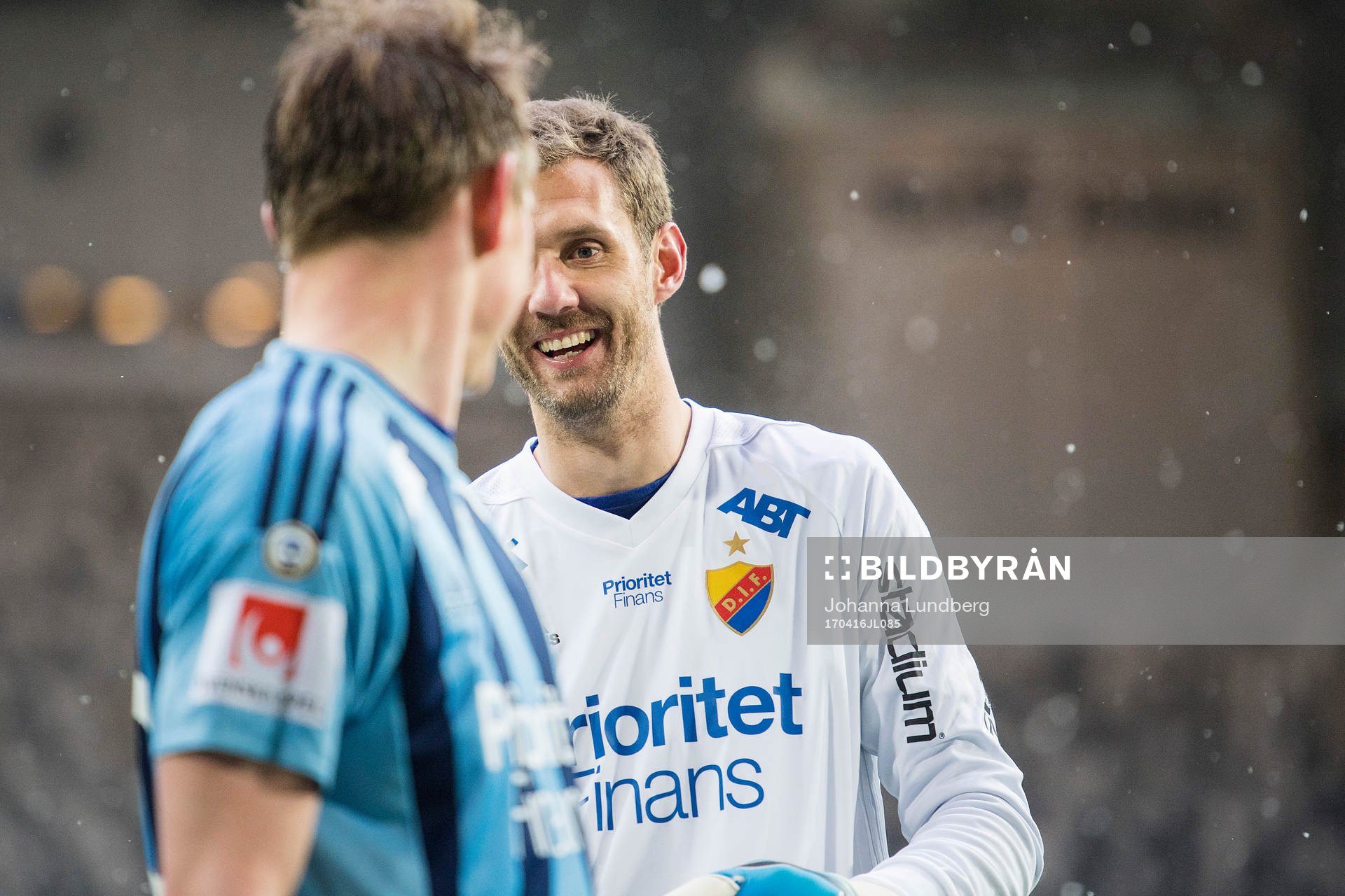 Djurgårdens målvakt Andreas Isaksson jublar efter otbollsmatchen i Allsvenskan mellan Djurgården och Elfsborg den 16 april 2017 i Stockholm.