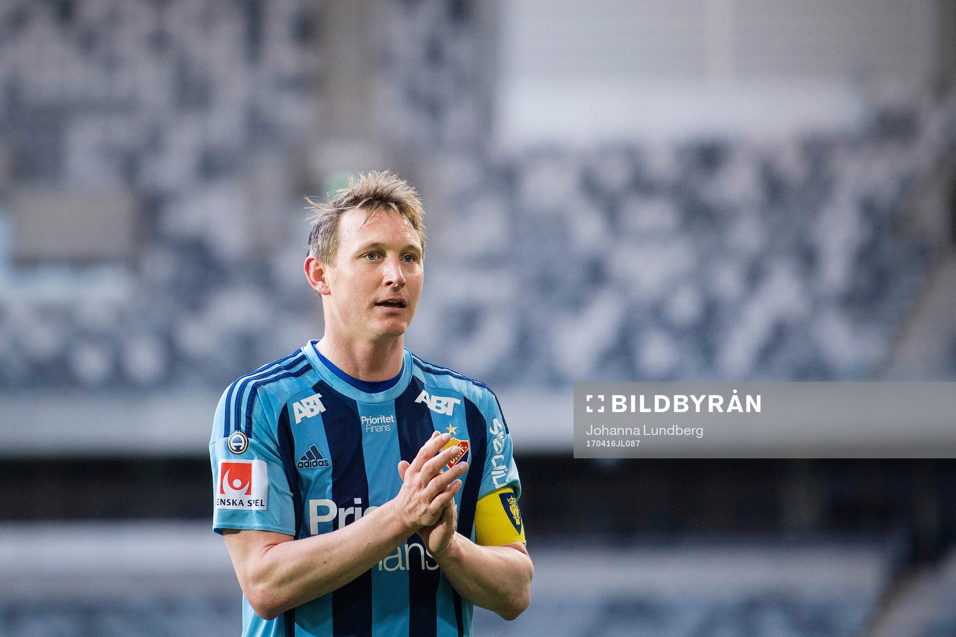 Djurgårdens Kim Källström tackar publiken under fotbollsmatchen i Allsvenskan mellan Djurgården och Elfsborg den 16 april 2017 i Stockholm.