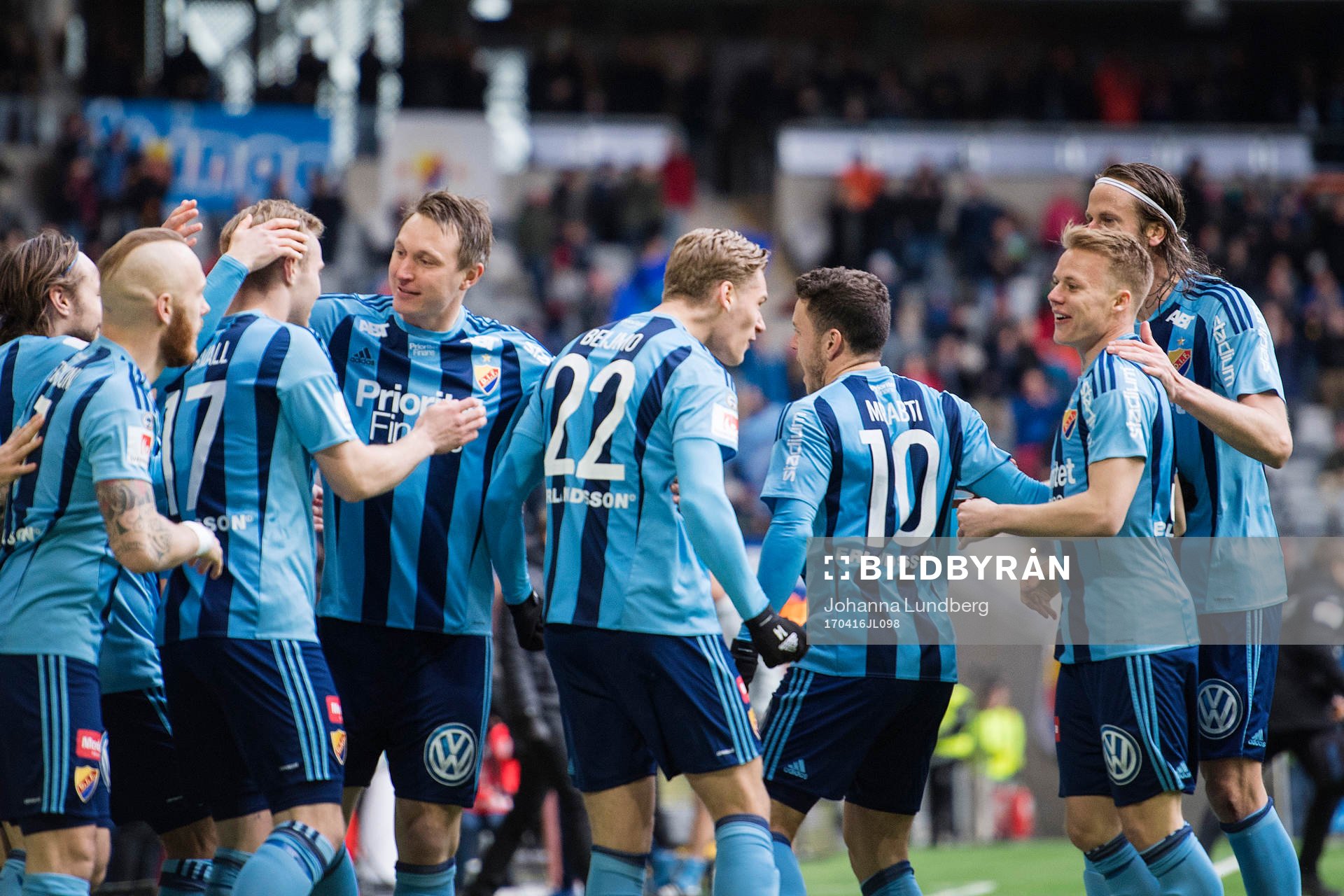 Djurgårdens Gustav Engvall gör 1-0 och jublar med Kim Källström, Felix Beijmo , Kerim Mrabti , Elliot Käck och Jonas Olsson under fotbollsmatchen i Allsvenskan mellan Djurgården och Elfsborg den 16 april 2017 i Stockholm.