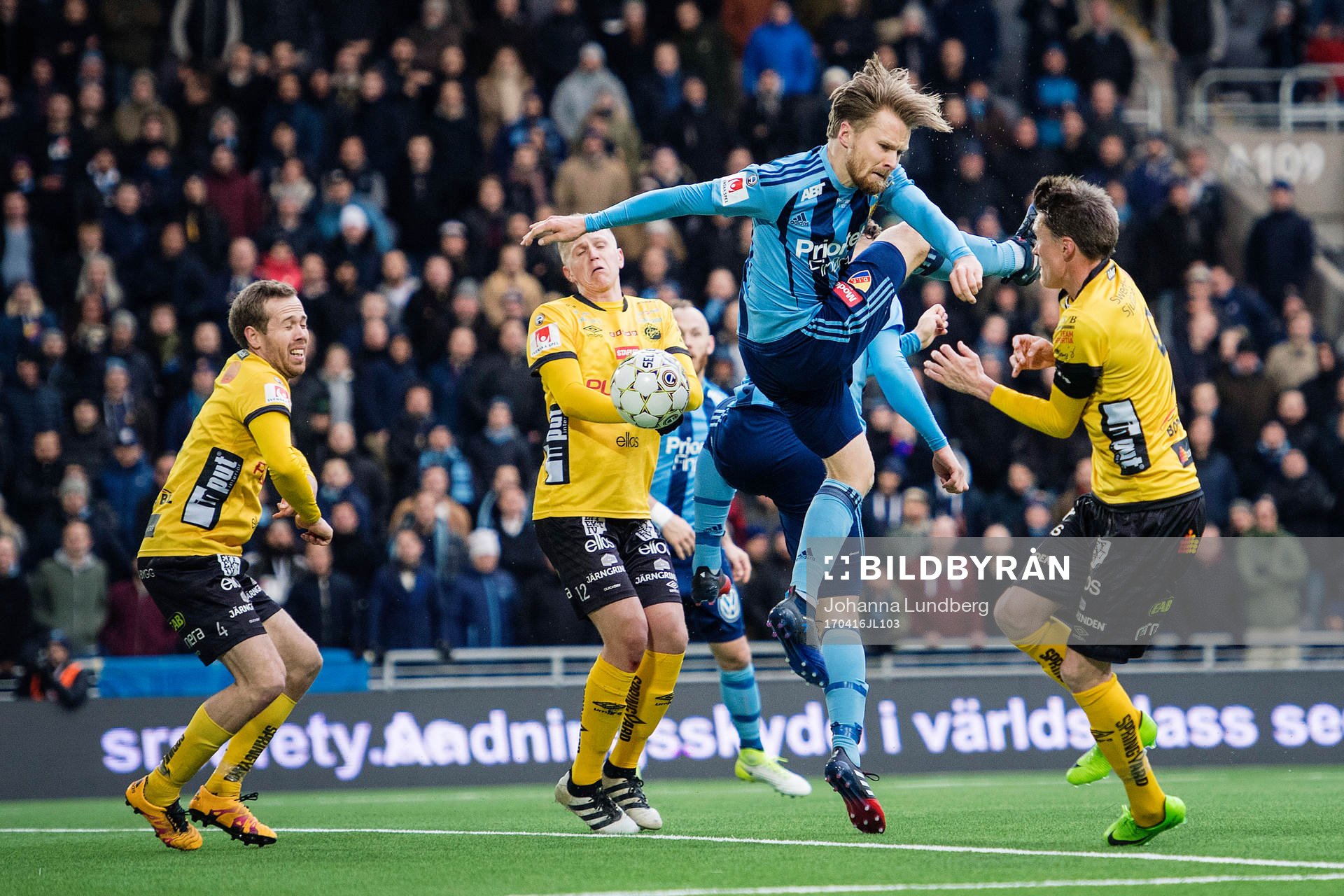 Djurgårdens Jacob Une Larsson mot Elfsborgs Anders Randrup