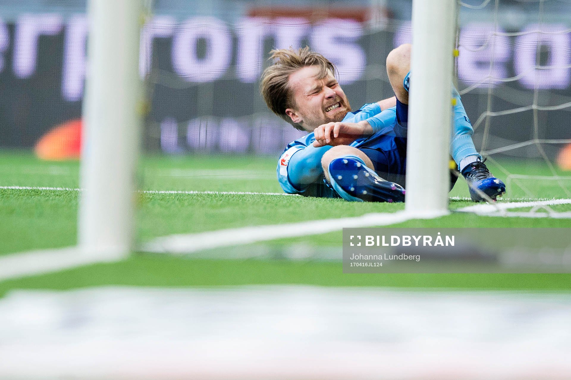 Djurgårdens Jacob Une Larsson får ont