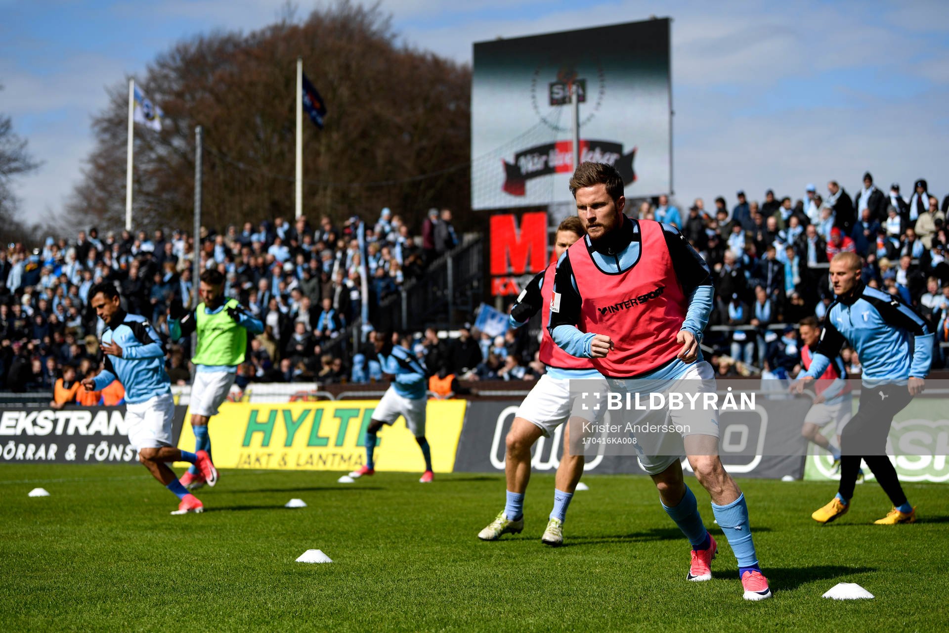 Malmö FFs spelare värmer upp