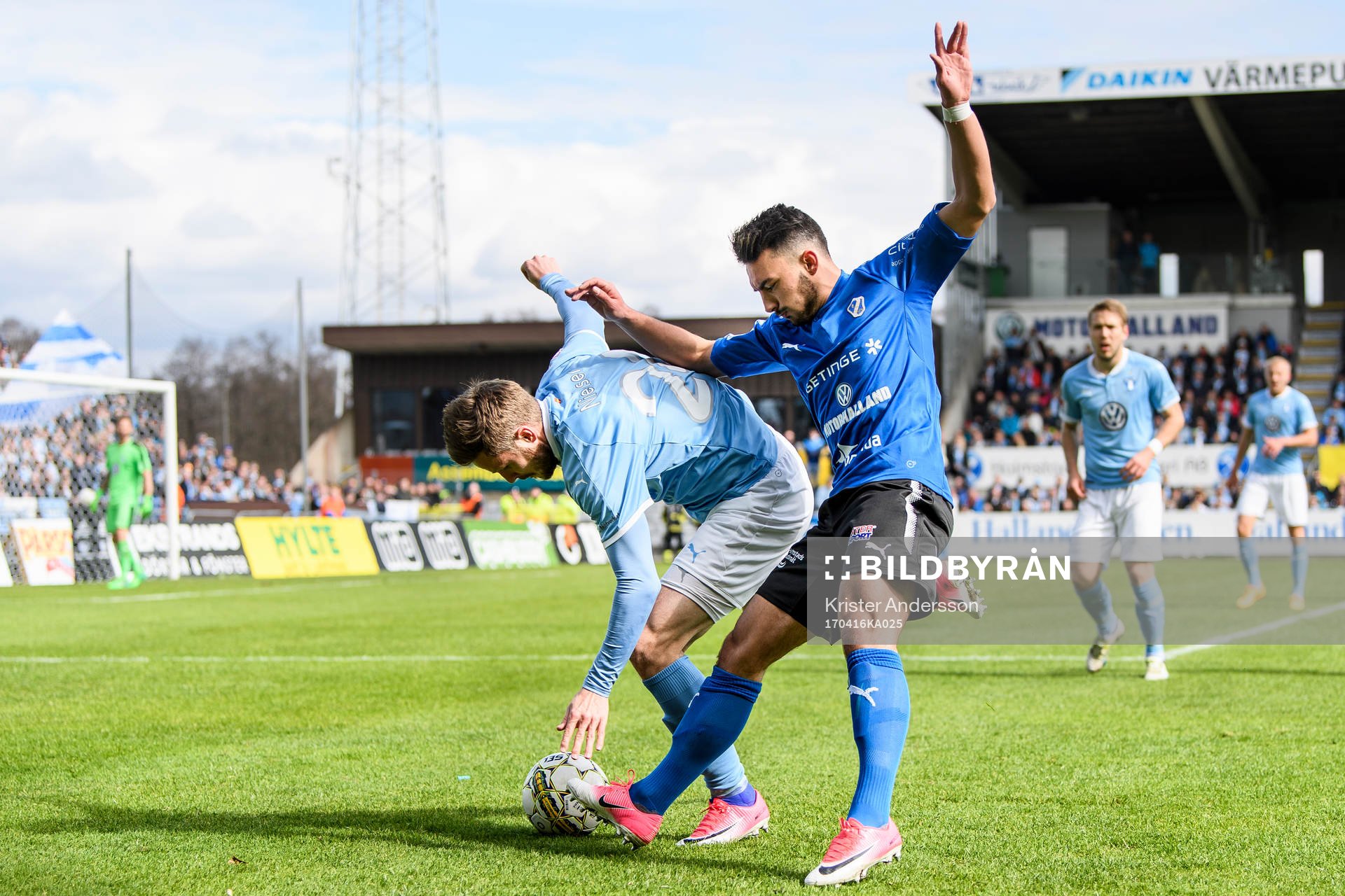 Malmö FFs Lasse Nielsen och Halmstads Sead Haksabanovic