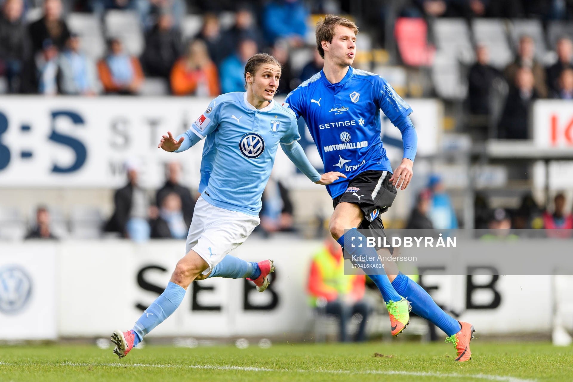 Malmö FFs Pawel Cibicki och Halmstads Alexander Berntsson