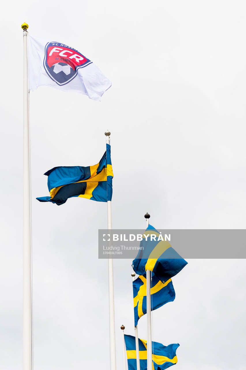 FC Rosengårds flagga och svenska flaggor