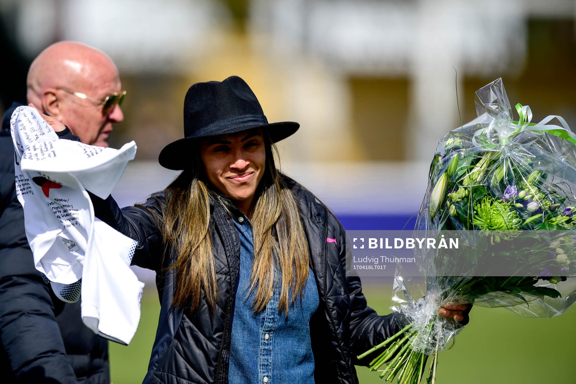 Rosengårds Marta Viera Da Silva tackas av