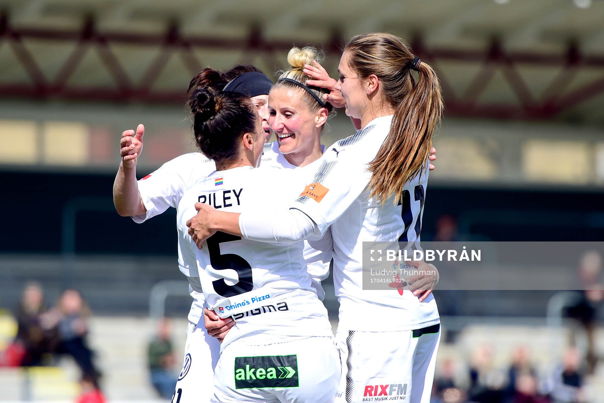 Rosengårds Anja Mittag kramas om av Rosengårds Alexandra Lowe Riley och Lieke Martens efter 3-1 under fotbollsmatchen i Damallsvenskan mellan FC Rosengård och Kvarnsveden den 16 mars 2017 i Malmö.