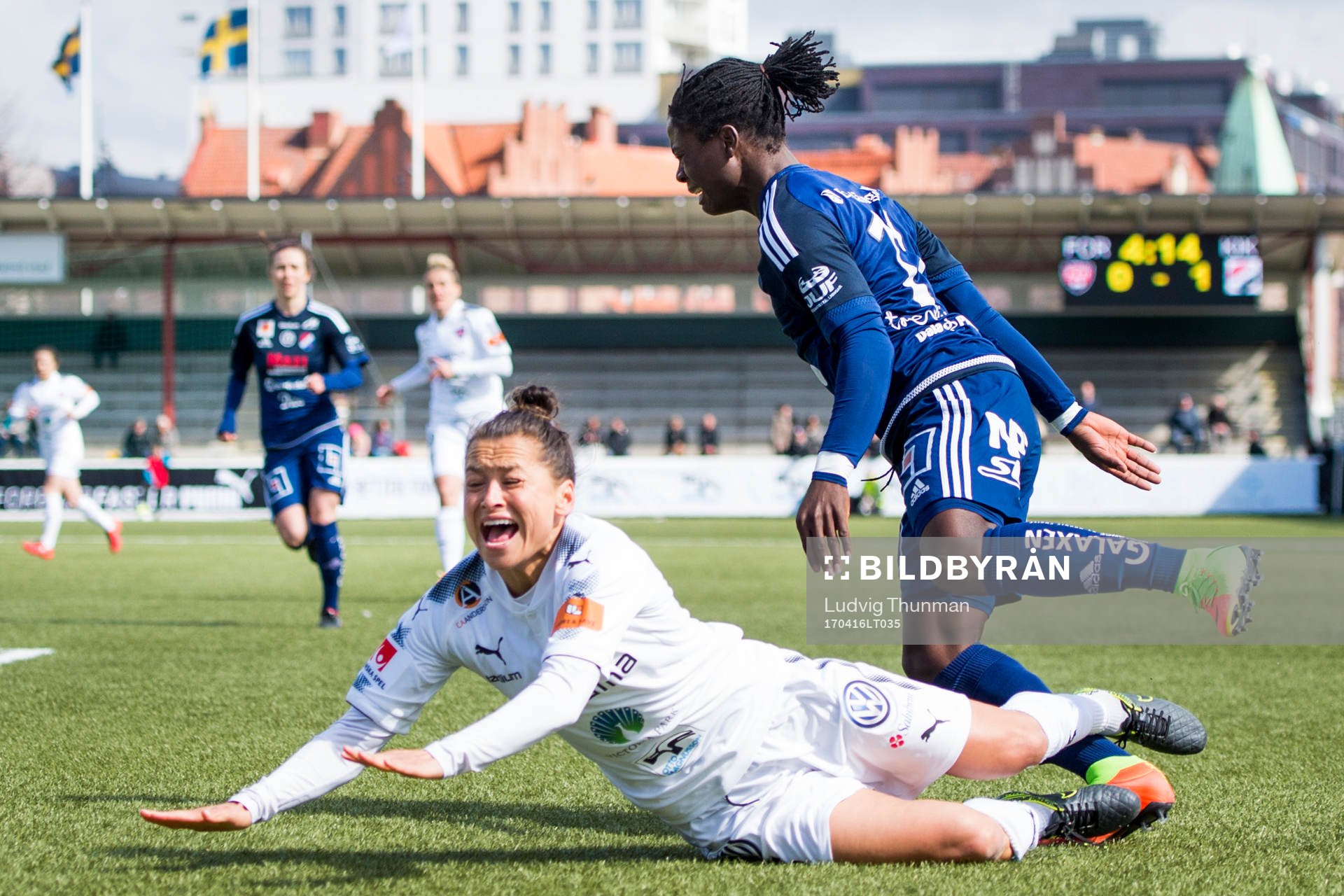 Rosengårds Alexandra Lowe Riley faller
