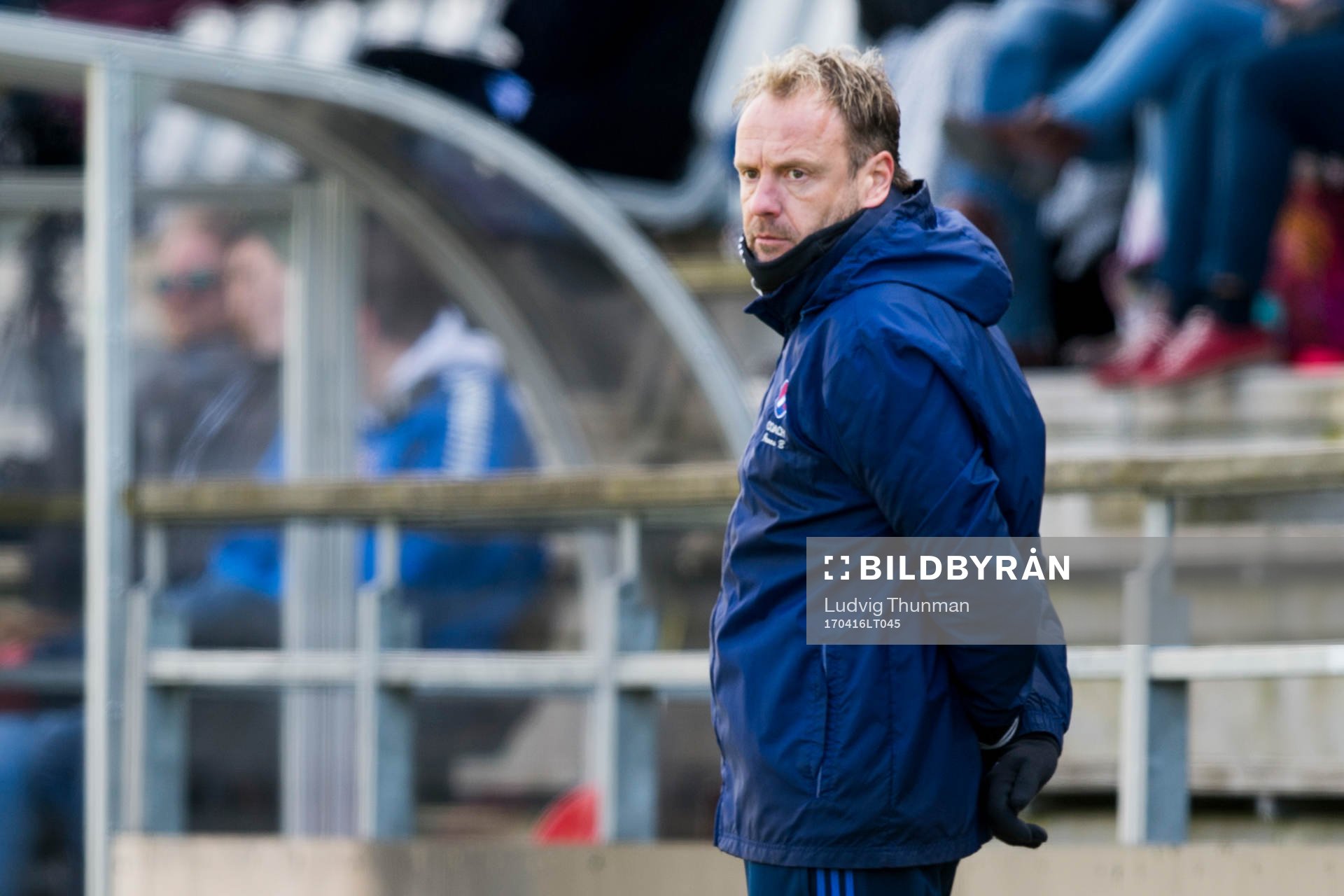 Kvarnsvedens tränare Jonas Björkgren under fotbollsmatchen i Damallsvenskan mellan FC Rosengård och Kvarnsveden den 16 mars 2017 i Malmö.