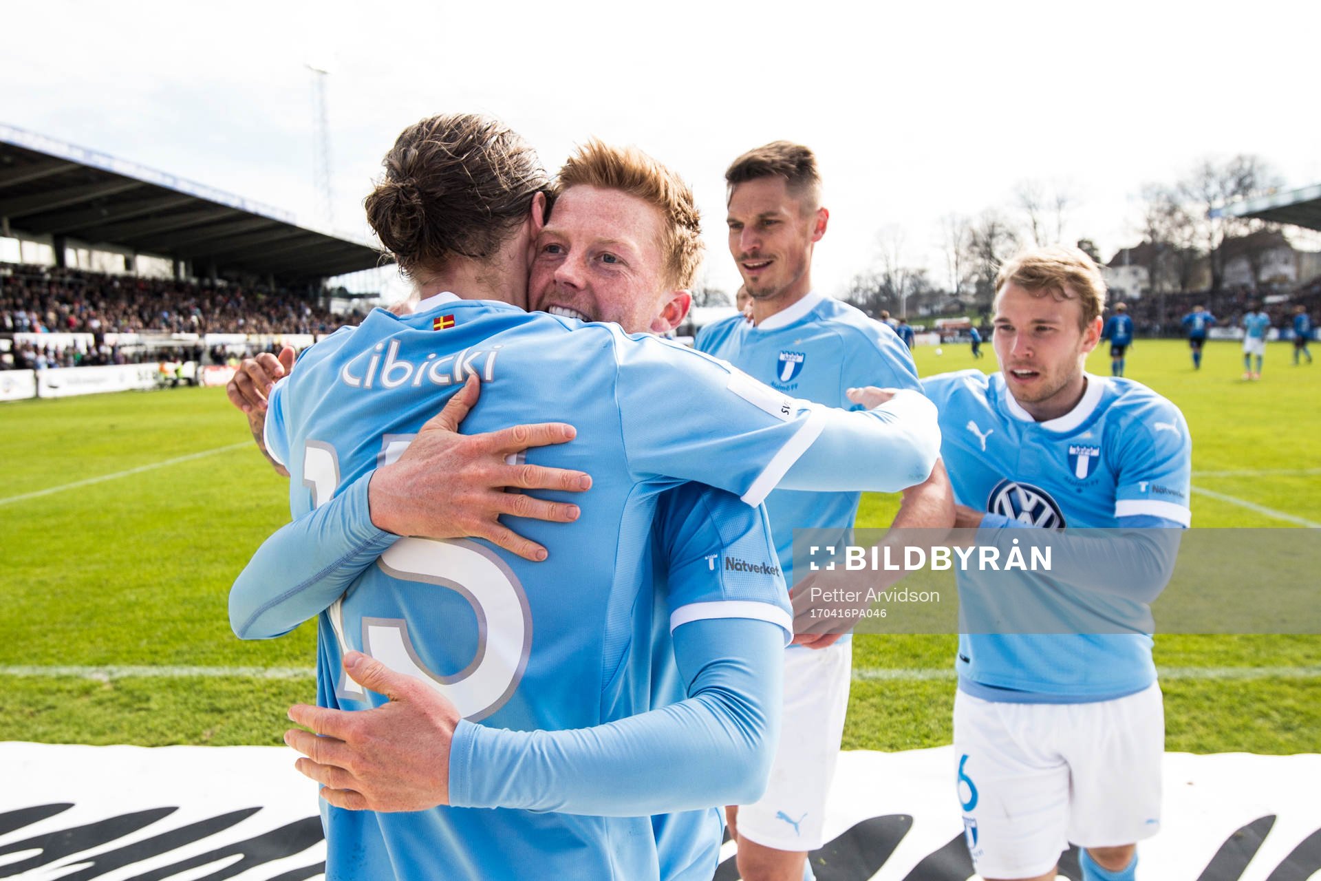 Malmö FFs Anders Christiansen kramar om Pawel Cibicki som