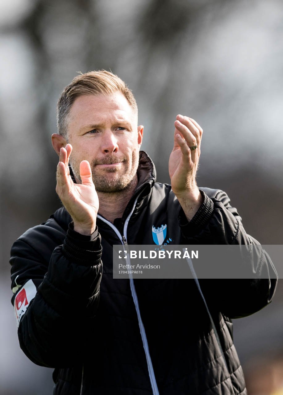 Malmö FFs tränare Magnus Pehrsson tackar publiken