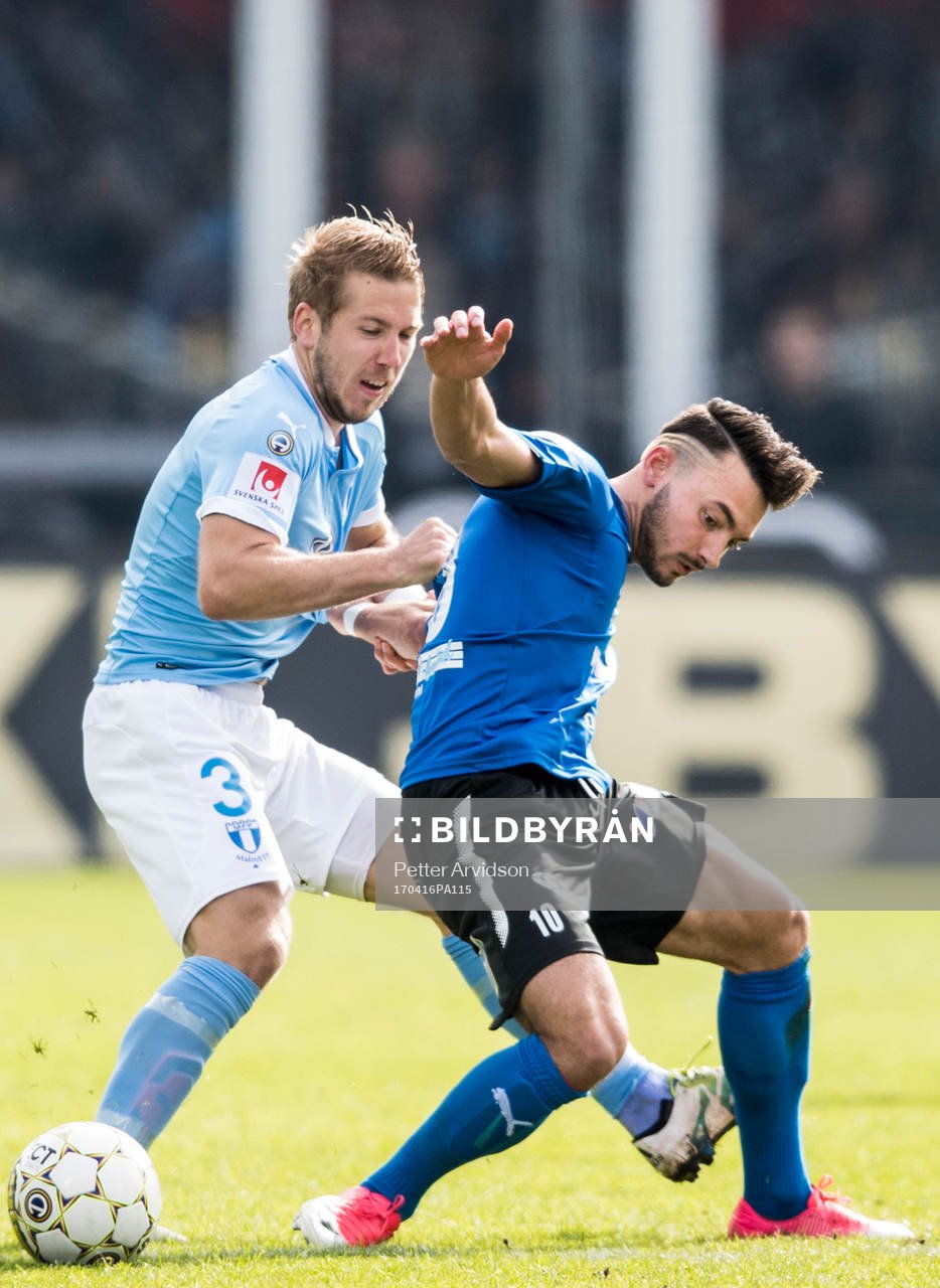 Malmö FFs Anton Tinnerholm och Halmstads Sead Haksabanovic