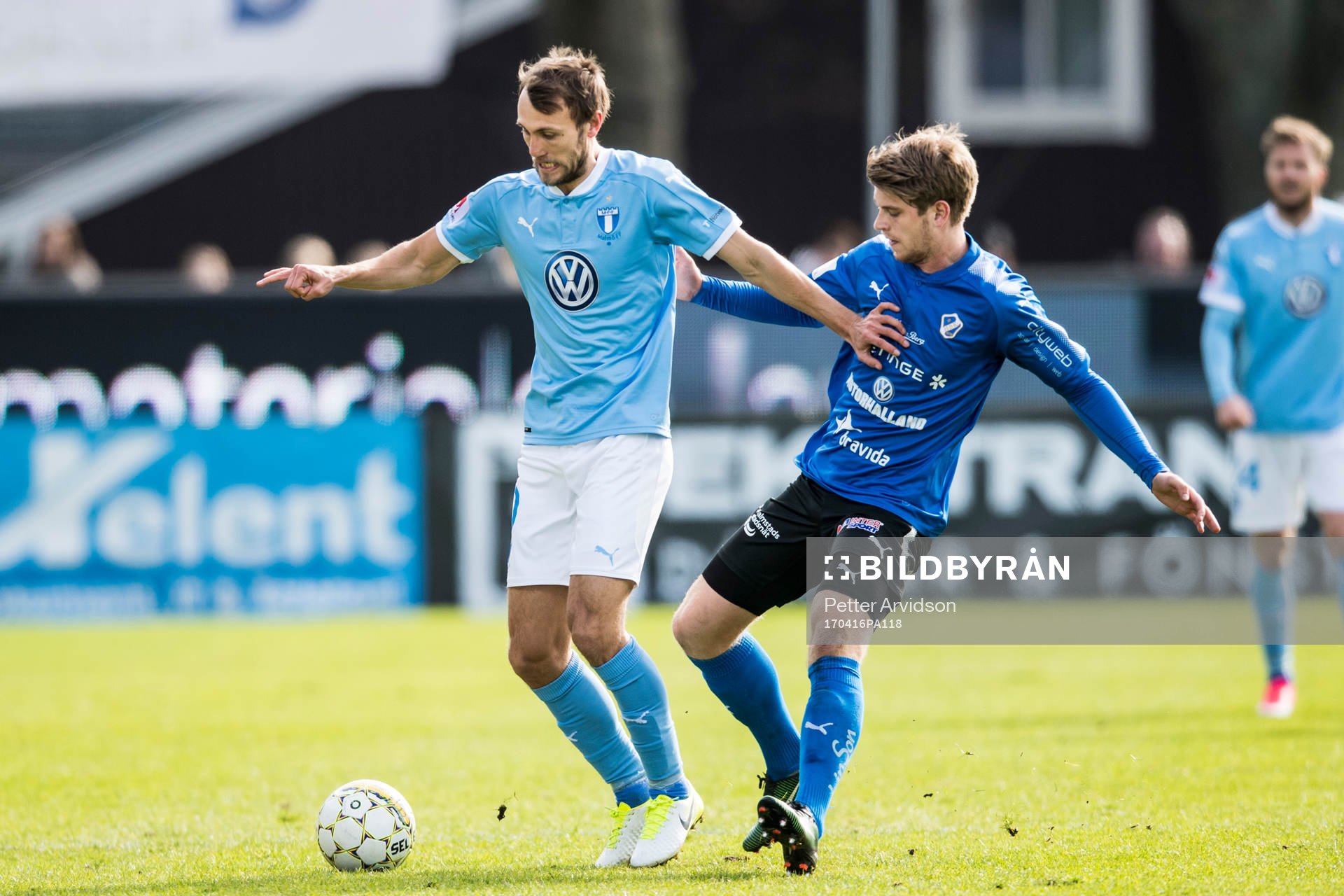 Malmö FFs Magnus Wolff Eikrem och Halmstads Marcus Mathisen