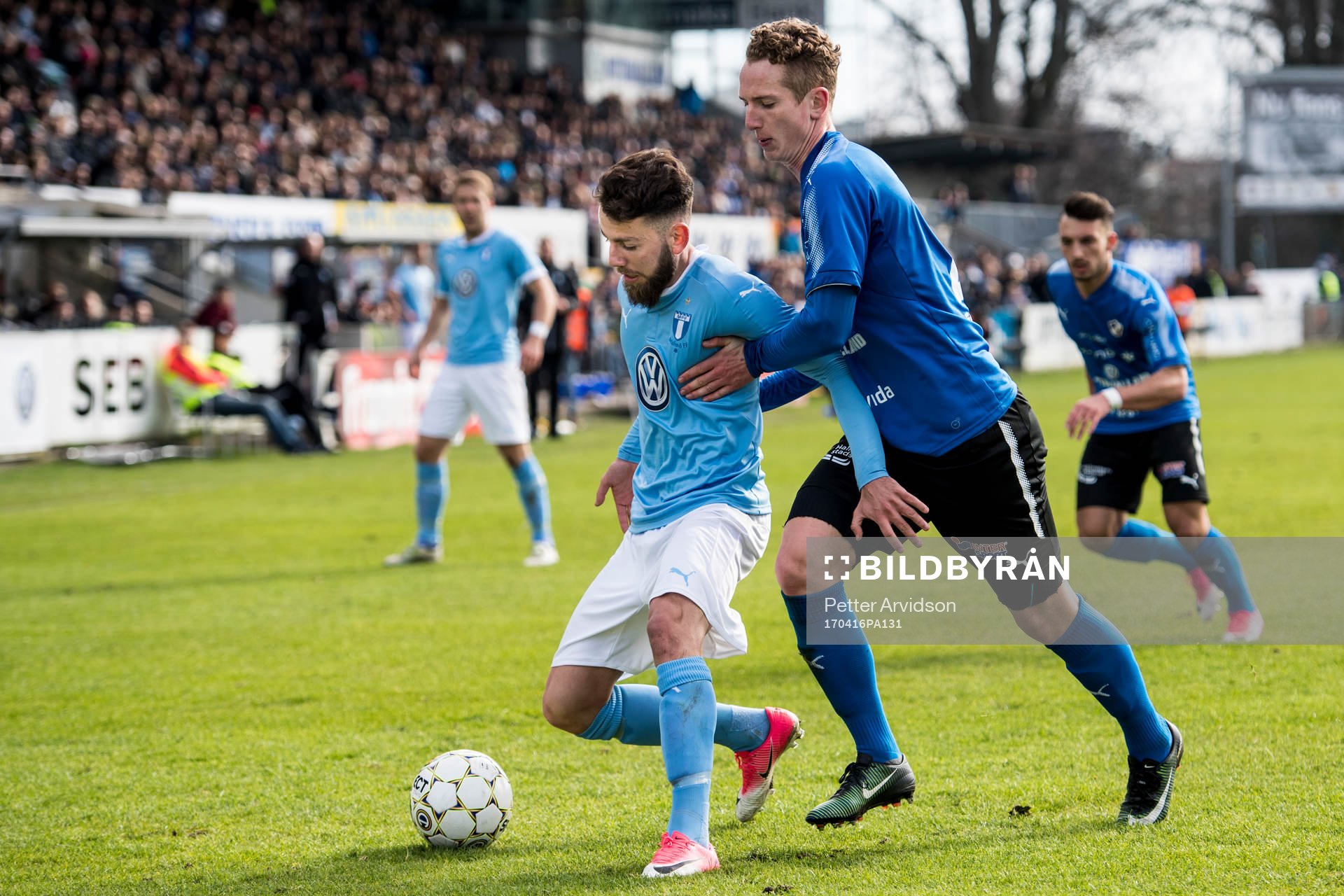 Malmö FFs Erdal Rakip och Halmstads Andreas Bengtsson
