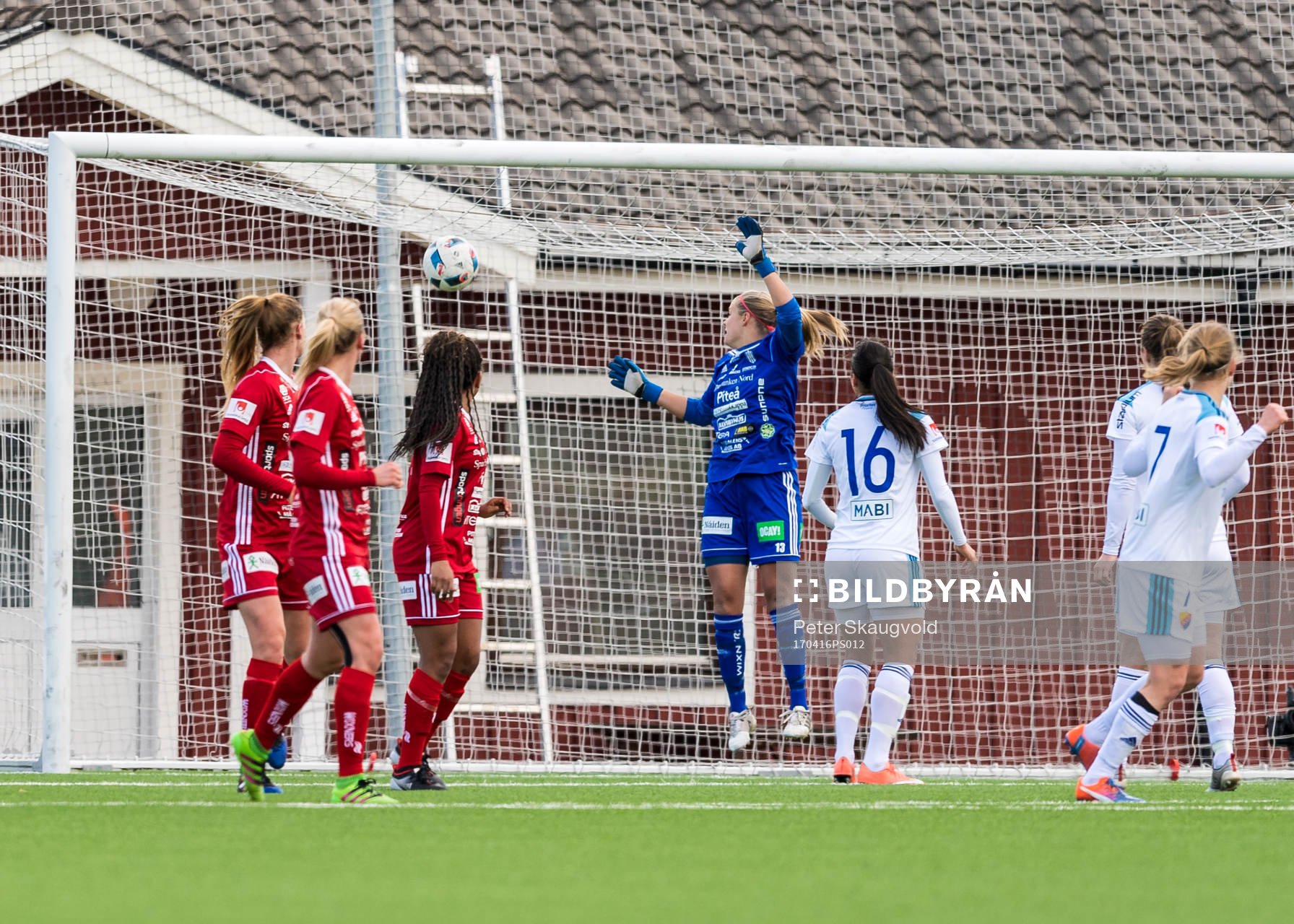 Piteås målvakt Hilda Carlén kan inte rädda Djurgårdens
