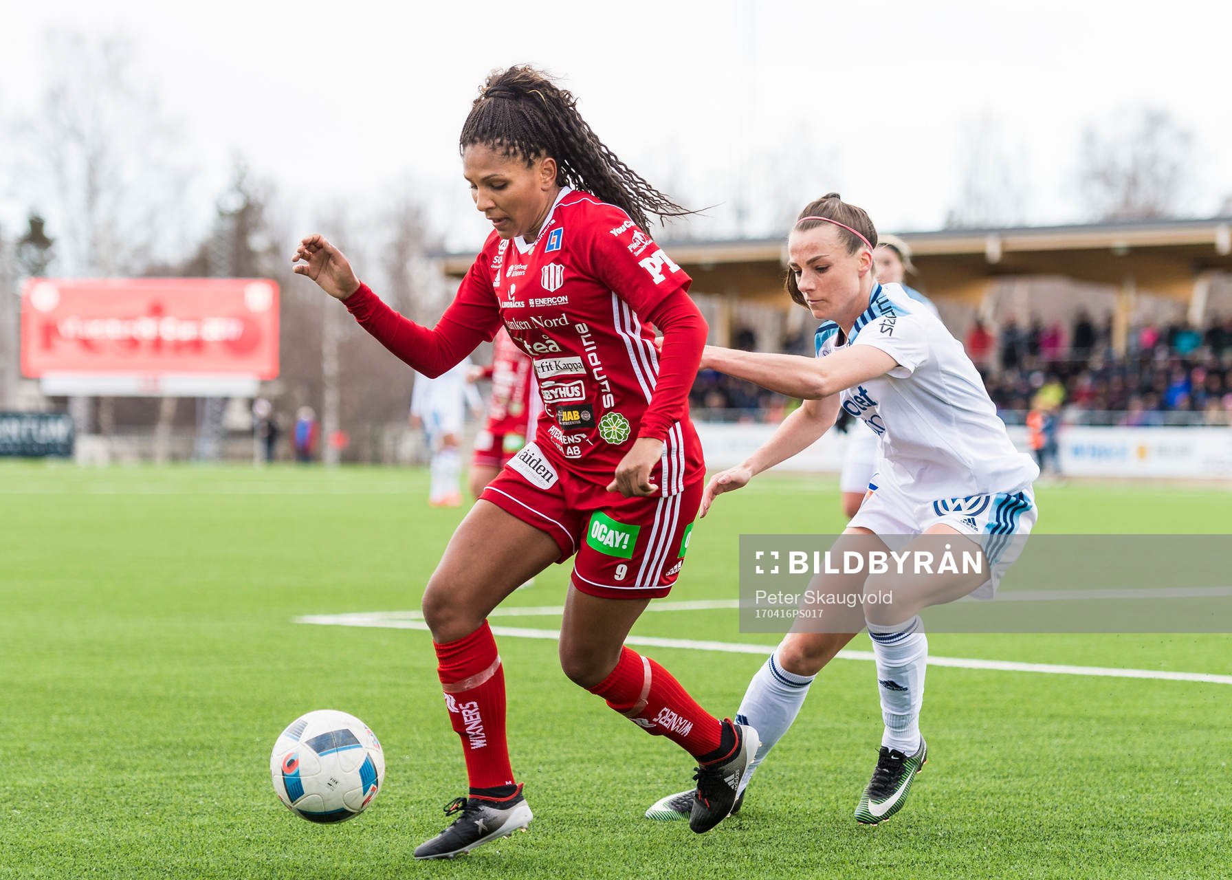 Piteås Julia Karlenäs med bollen