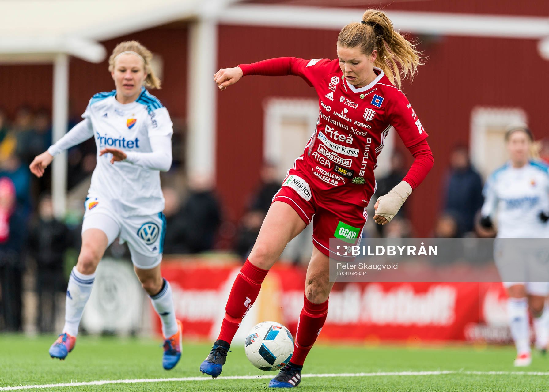 Piteås Nina Jakobsson med bollen
