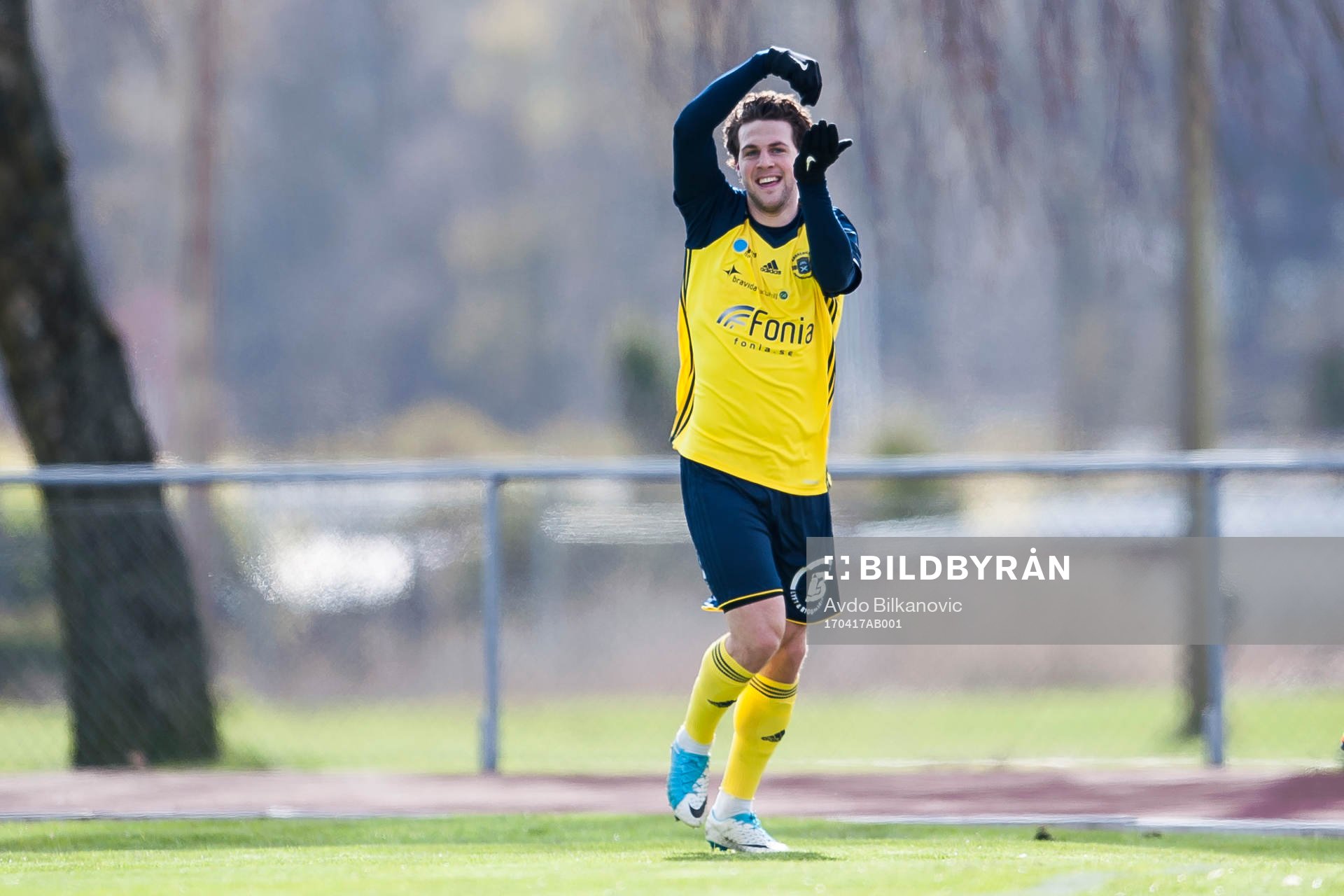 Ängelholms Oliver Stojanovic Fredin jublar efter 1-0 målet under fotbollsmatchen i Division 1 Södra mellan Ängelholm och Oskarshamn den 17 april 2017 i Ängelholm.
