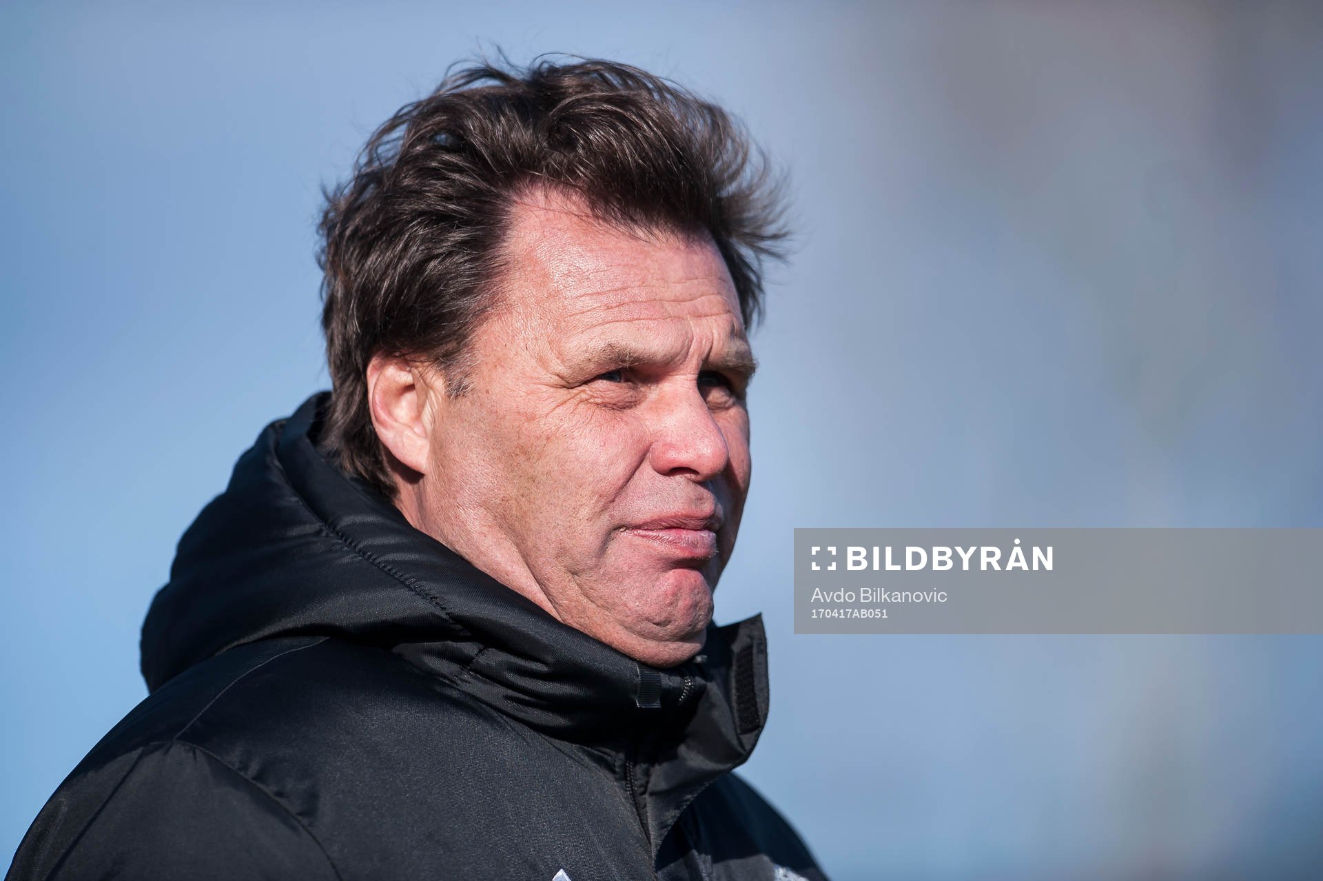 Oskarshamns tränare Jan Stahre under fotbollsmatchen i Division 1 Södra mellan Ängelholm och Oskarshamn den 17 april 2017 i Ängelholm.