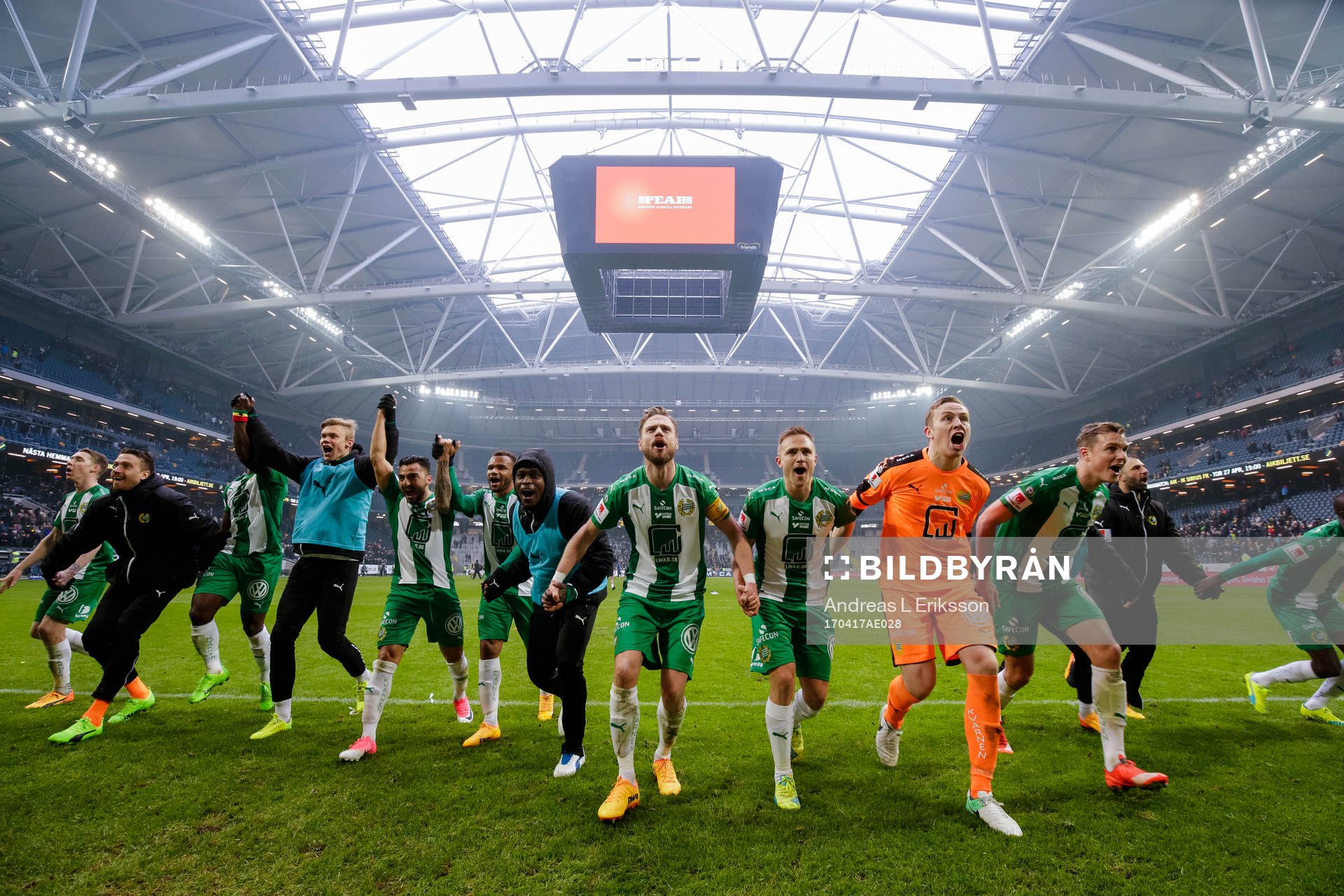Hammarbys spelare jublar