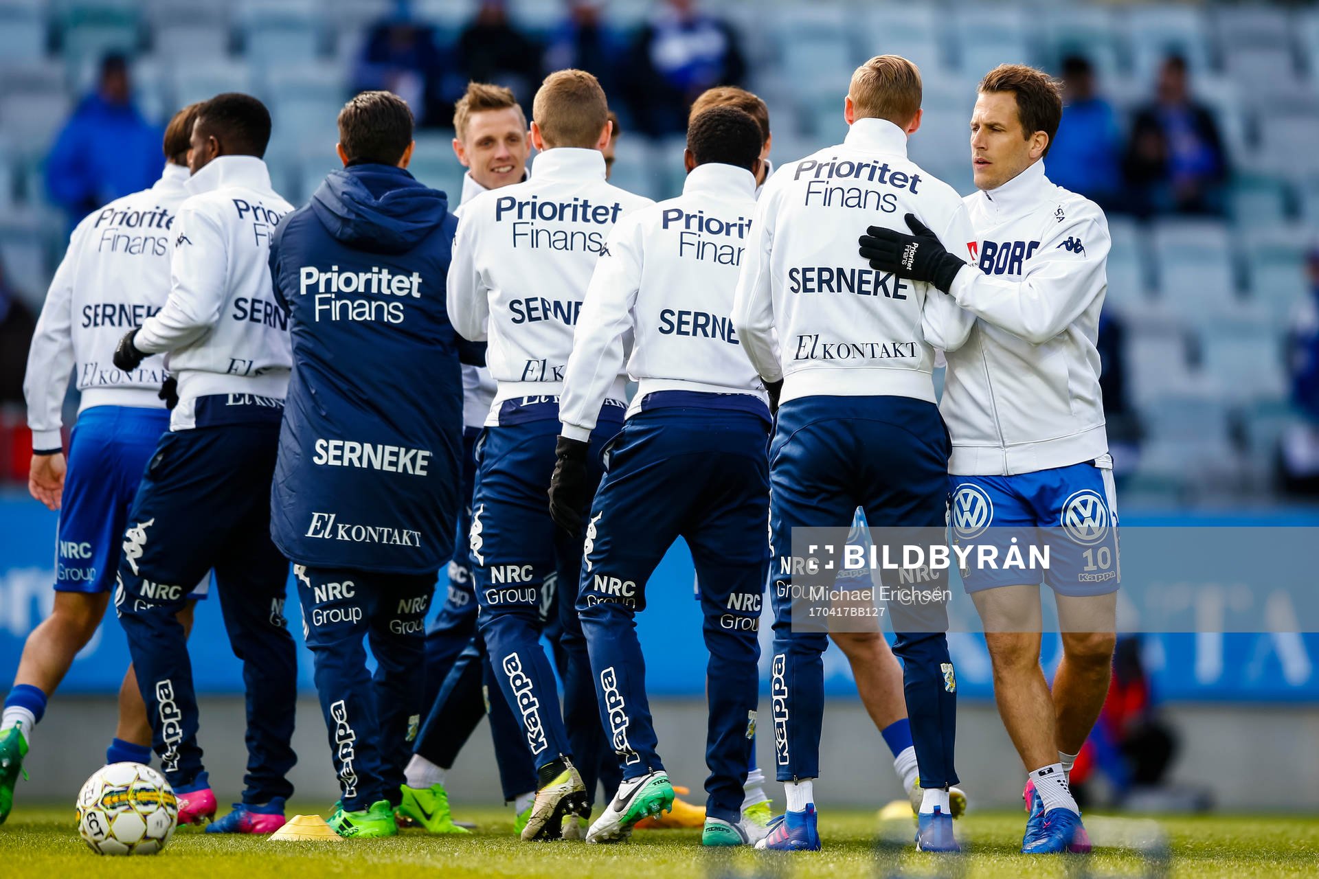 IFK Göteborgs spelare värmer upp före fotbollsmatchen i