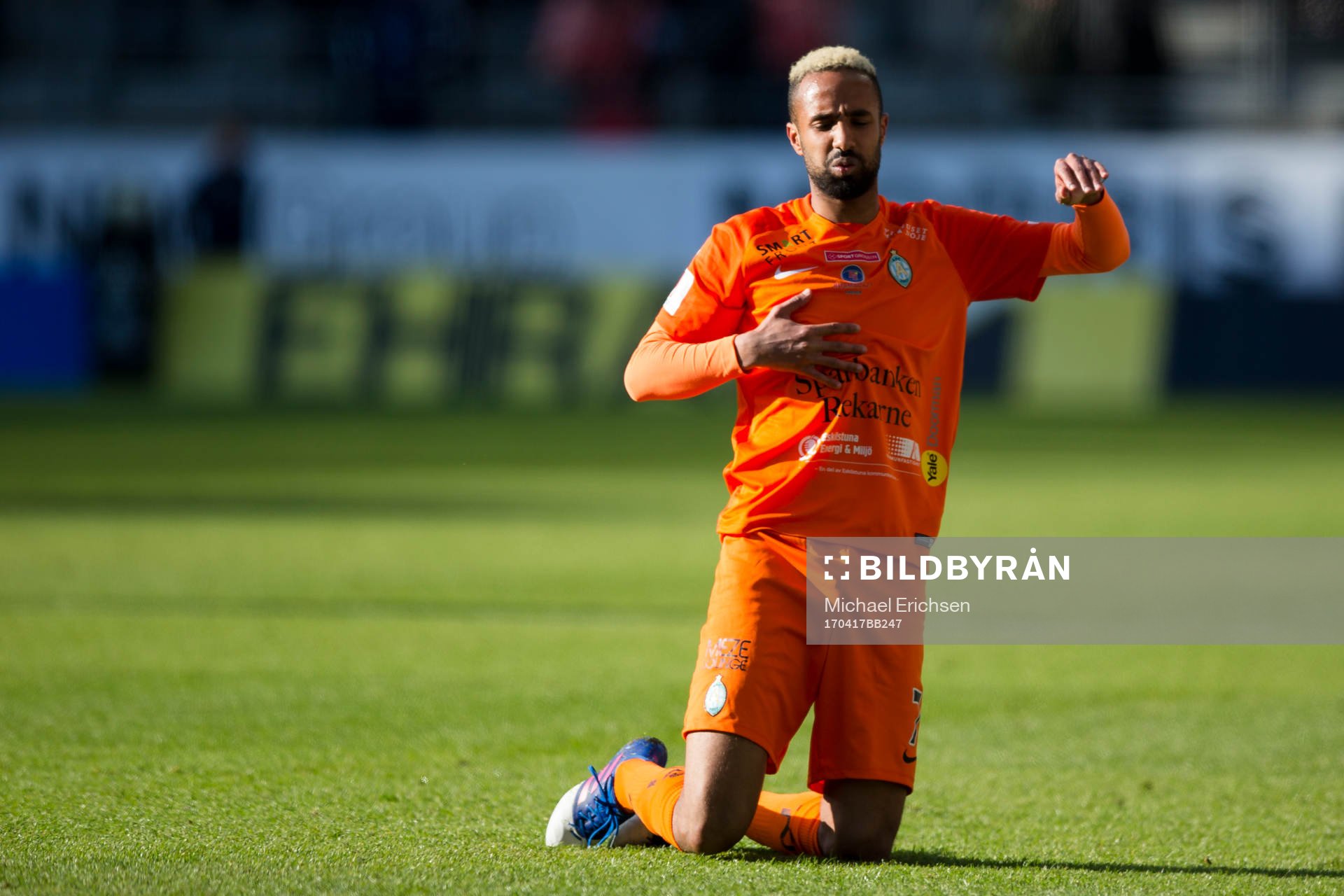 AFC Eskilstunas Ferid Ali på knä