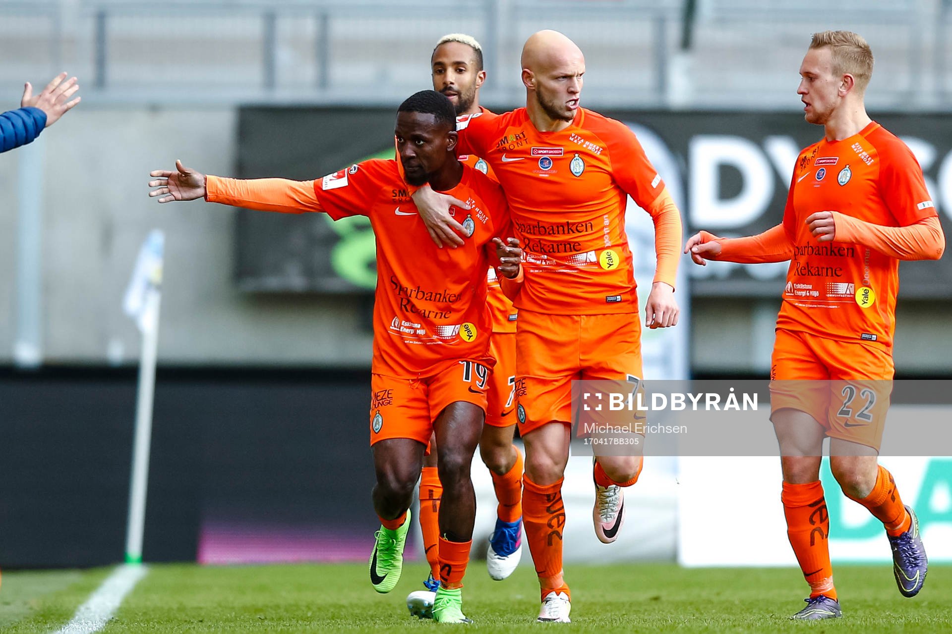 AFC Eskilstunas Buya Turay jublar
