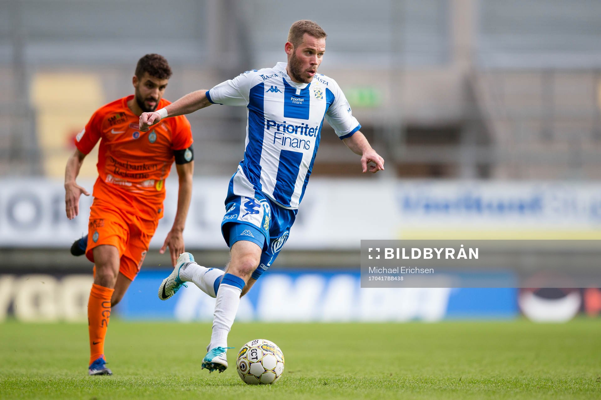 IFK Göteborgs Emil Salomonsson före AFC Eskilstunas Omar