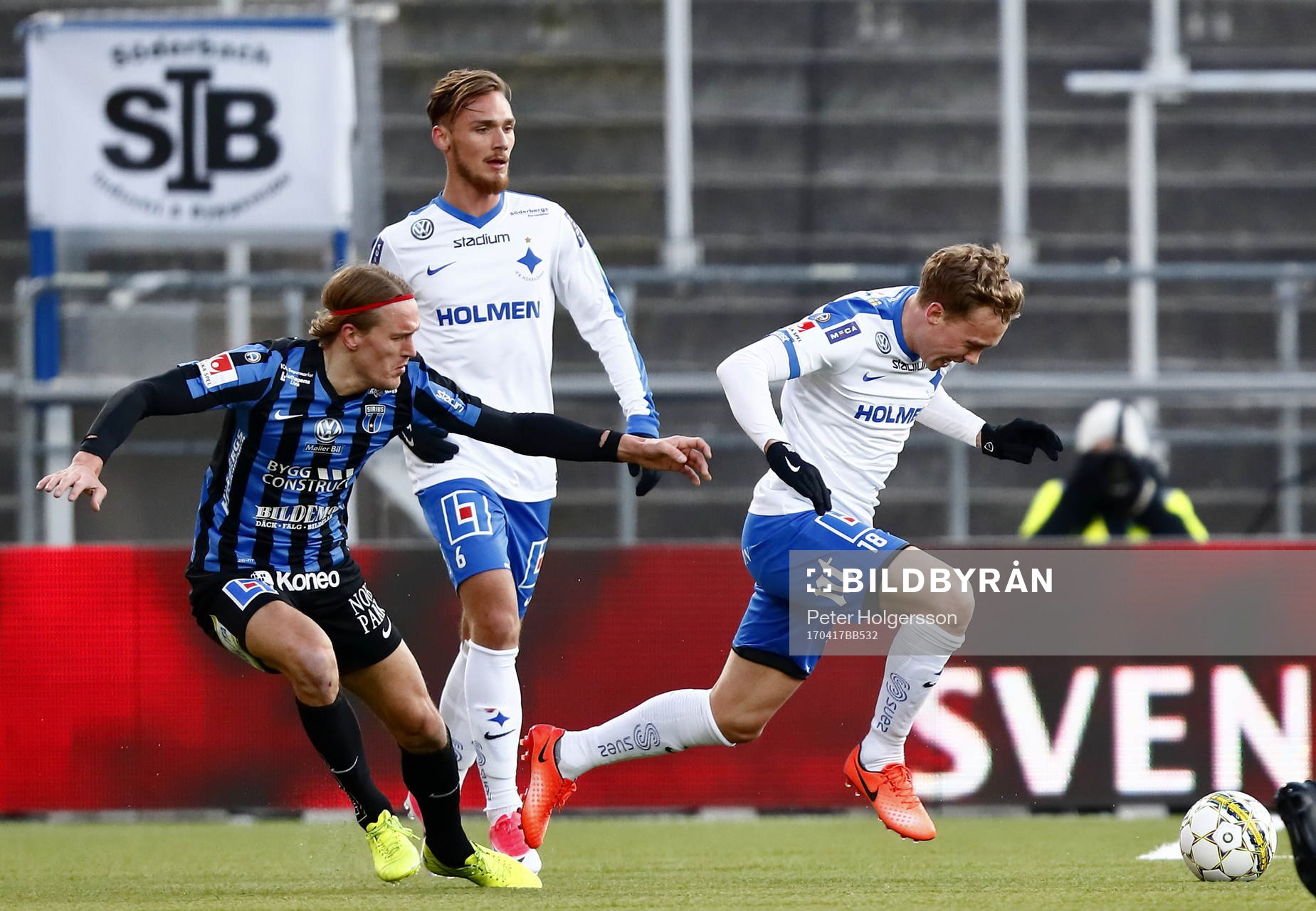 Norrköpings Gudmundir Thorarinsson reagerar fälls