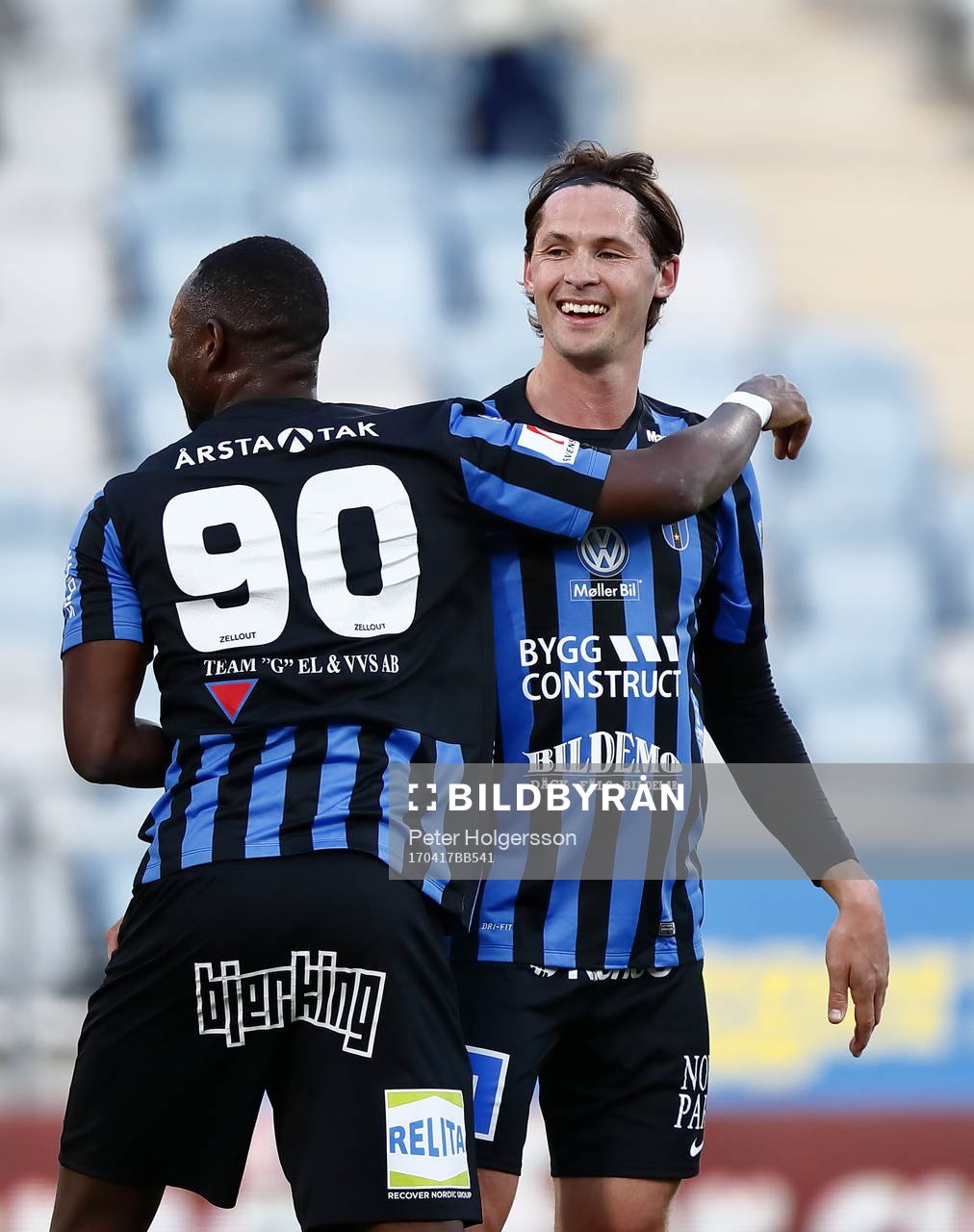 Sirius Moses Ogbu och Philip Haglund jublar
